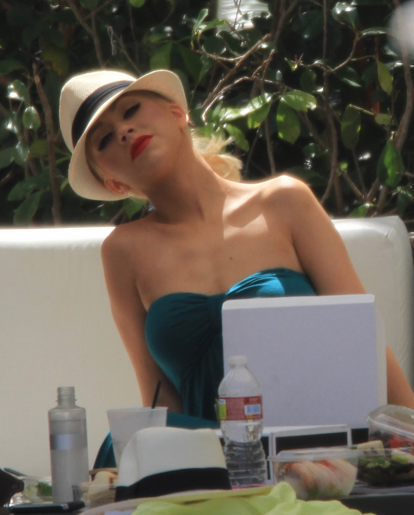 2156070.jpg 2156070.jpg