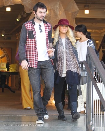 463214013.jpg 463214013.jpg