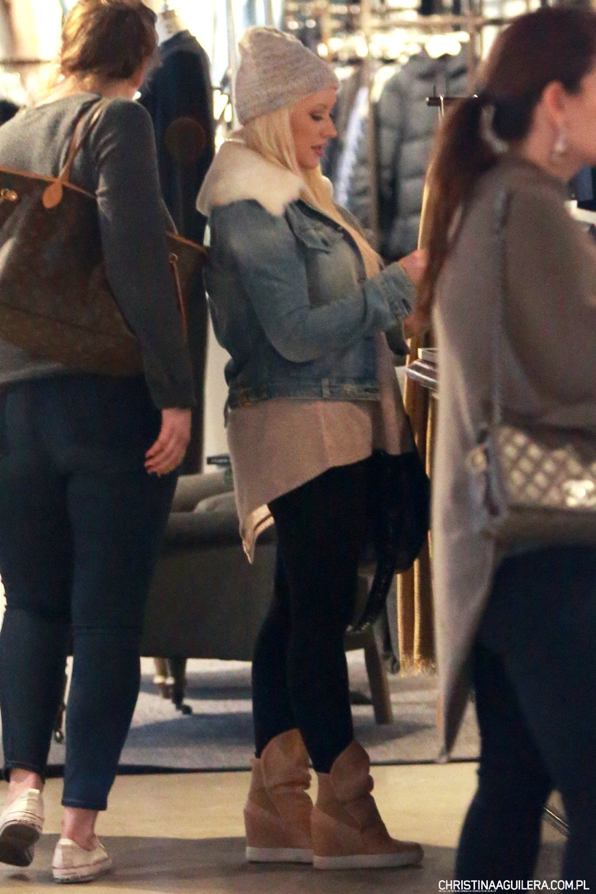 711985002.jpg 711985002.jpg