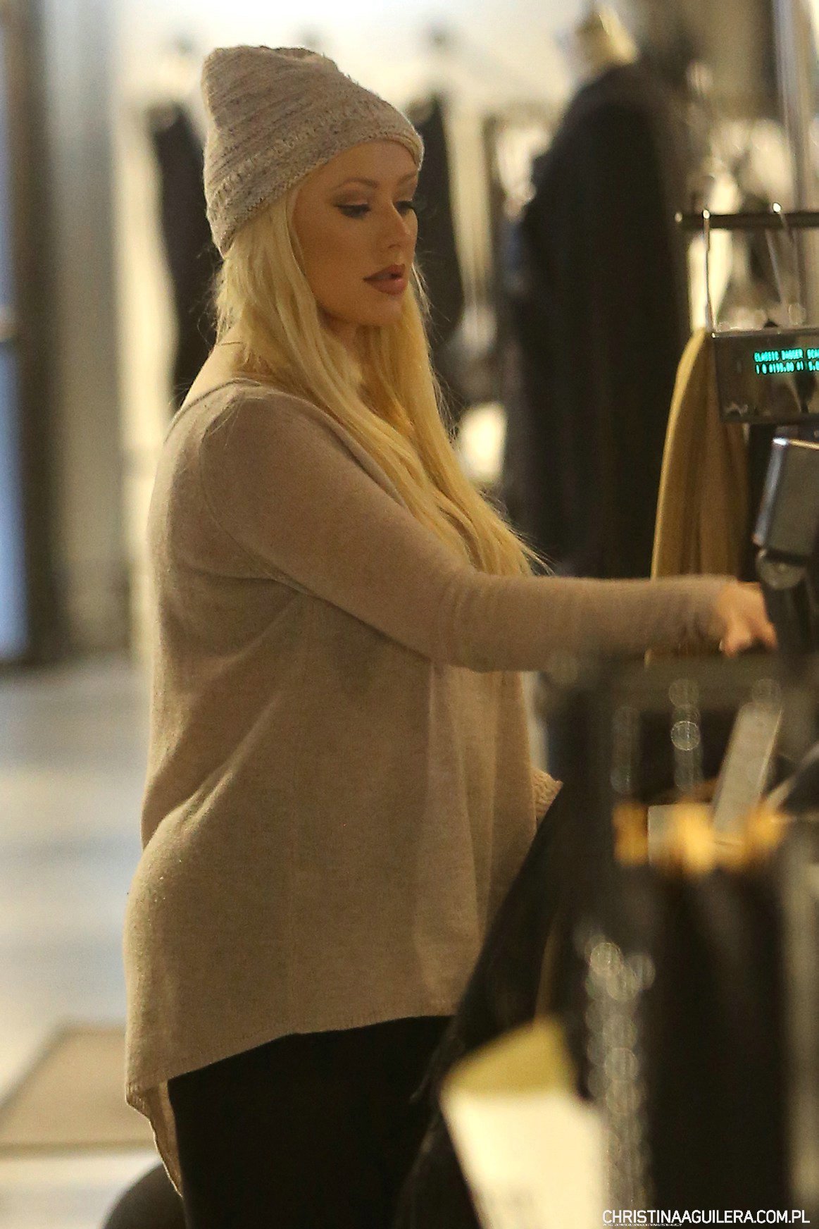 711985005.jpg 711985005.jpg