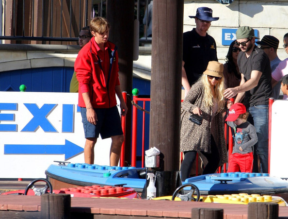 71394073.jpg 71394073.jpg