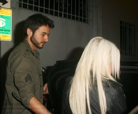 74196003.jpg 74196003.jpg