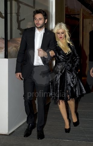 785444002.jpg 785444002.jpg