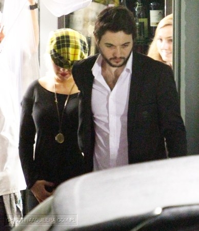 789546021.jpg 789546021.jpg