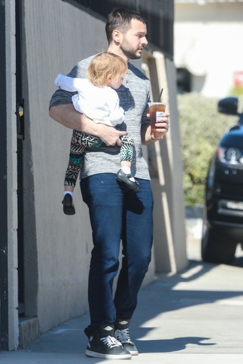 854789004.jpg 854789004.jpg