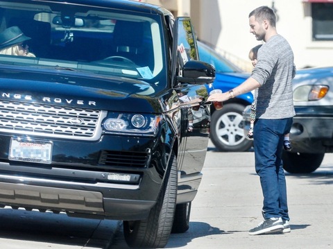 854789005.jpg 854789005.jpg