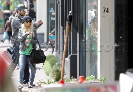 895085023.jpg 895085023.jpg