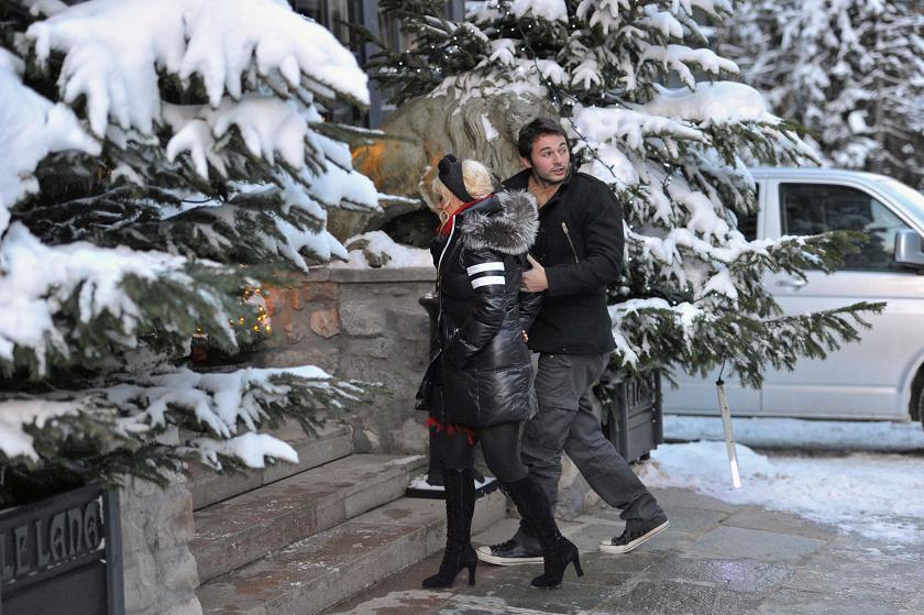 8957002.jpg 8957002.jpg