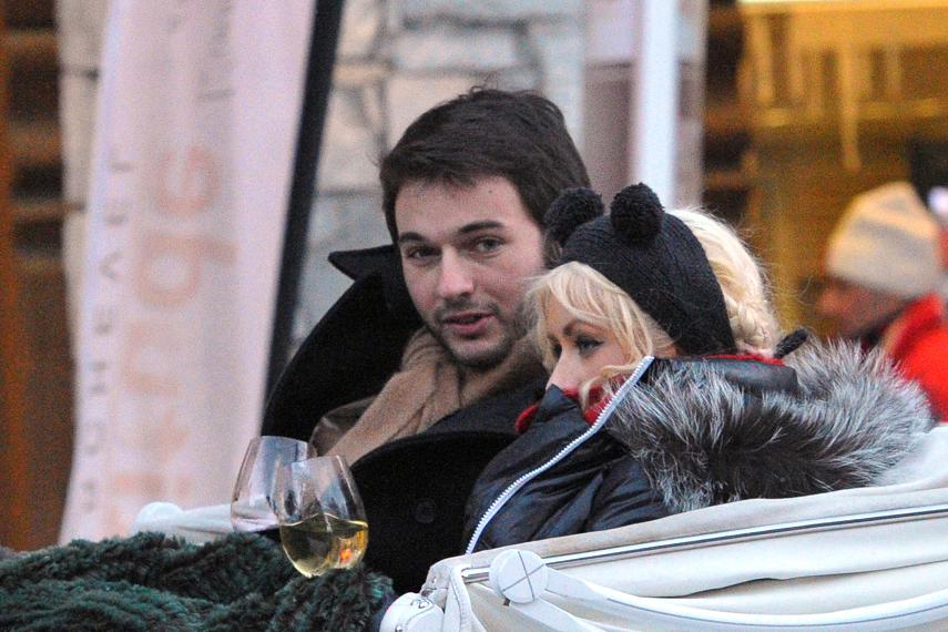 8957003.jpg 8957003.jpg