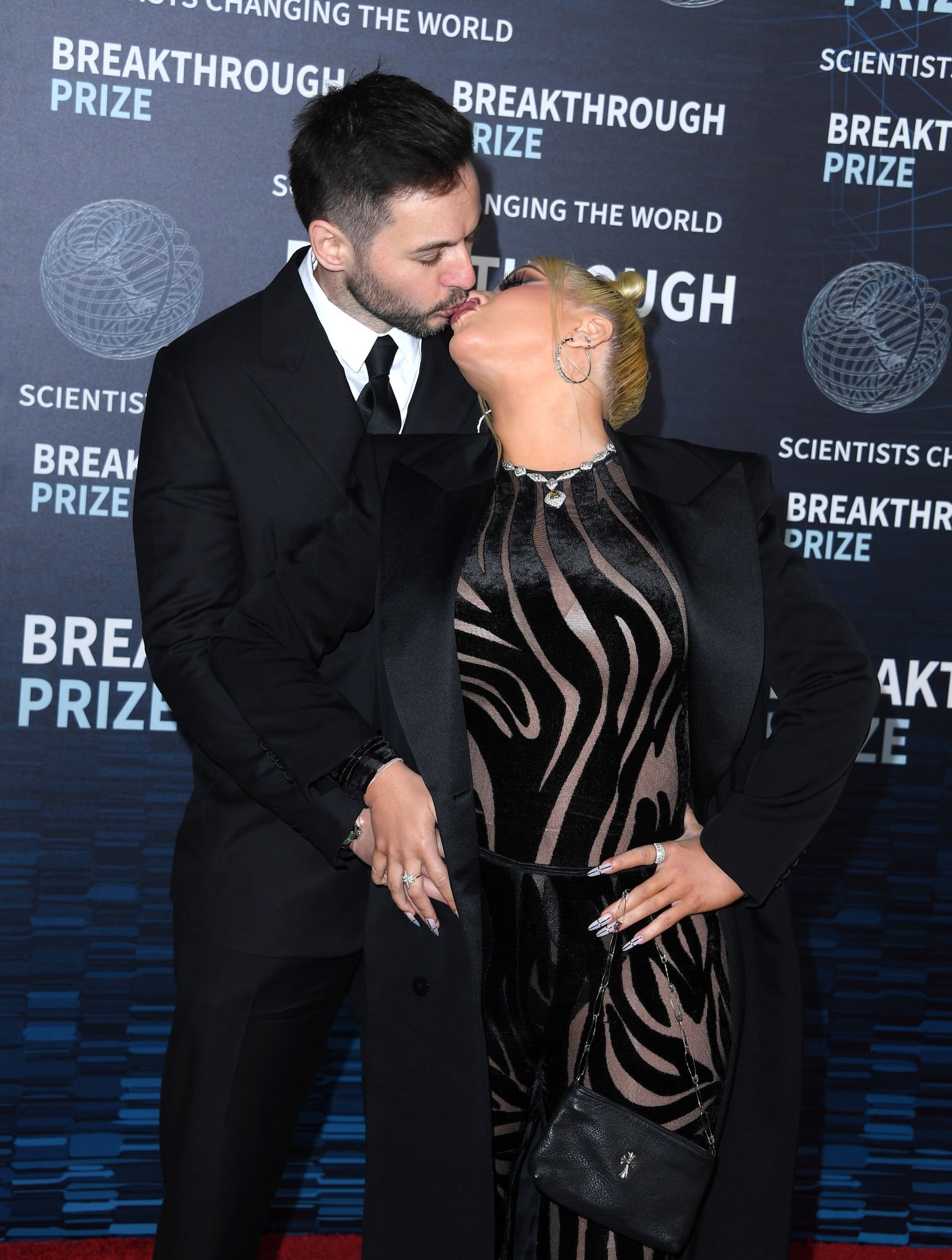 9th_Annual_Breakthrough_Prize_Ceremony_-_April_14_-_Christina_Aguilera_Daily_0050.jpg 9th_Annual_Breakthrough_Prize_Ceremony_-_April_14_-_Christina_Aguilera_Daily_0050.jpg