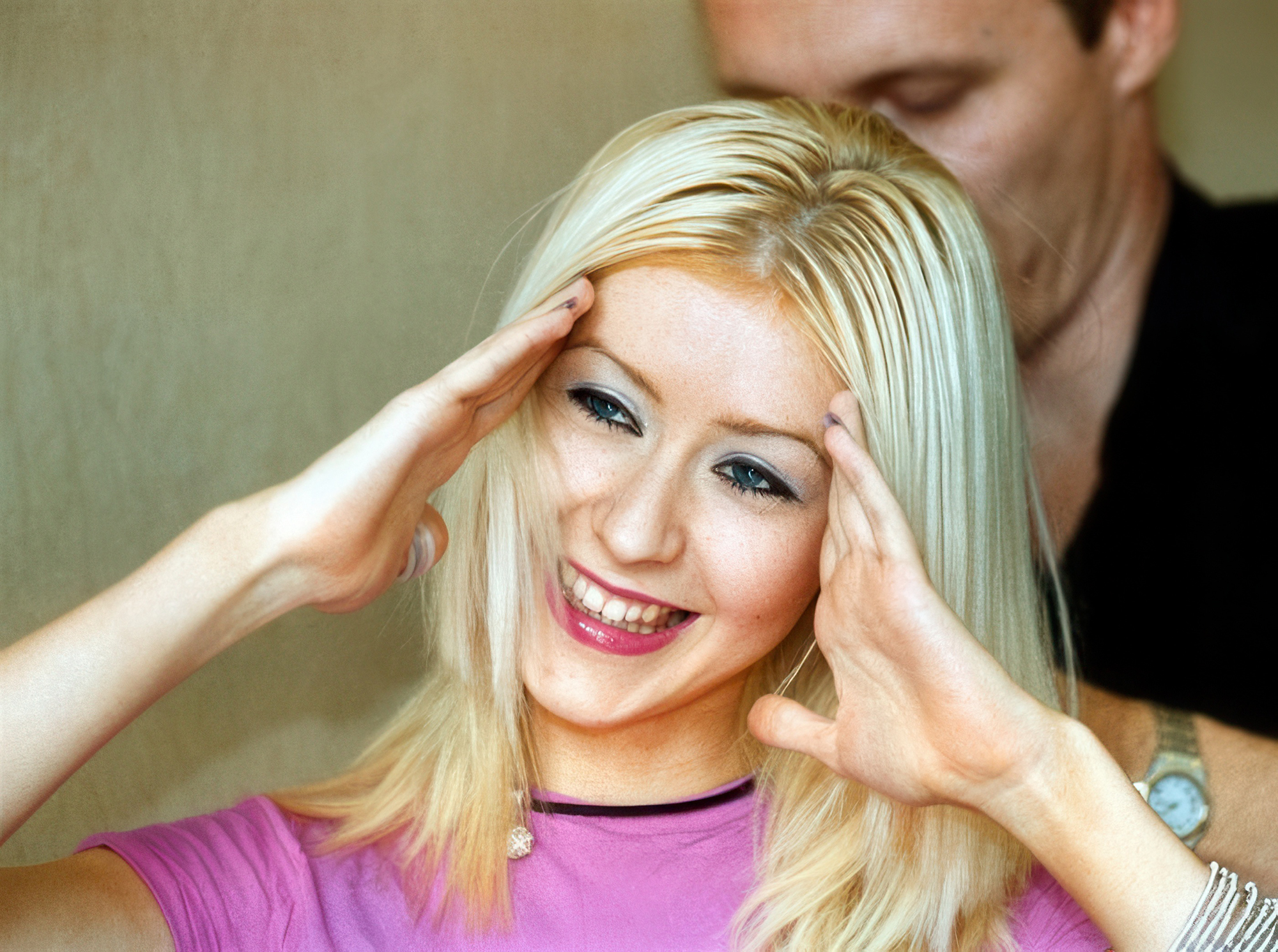 A4nahffbEbk-_XtinaDaily.jpg A4nahffbEbk-_XtinaDaily.jpg