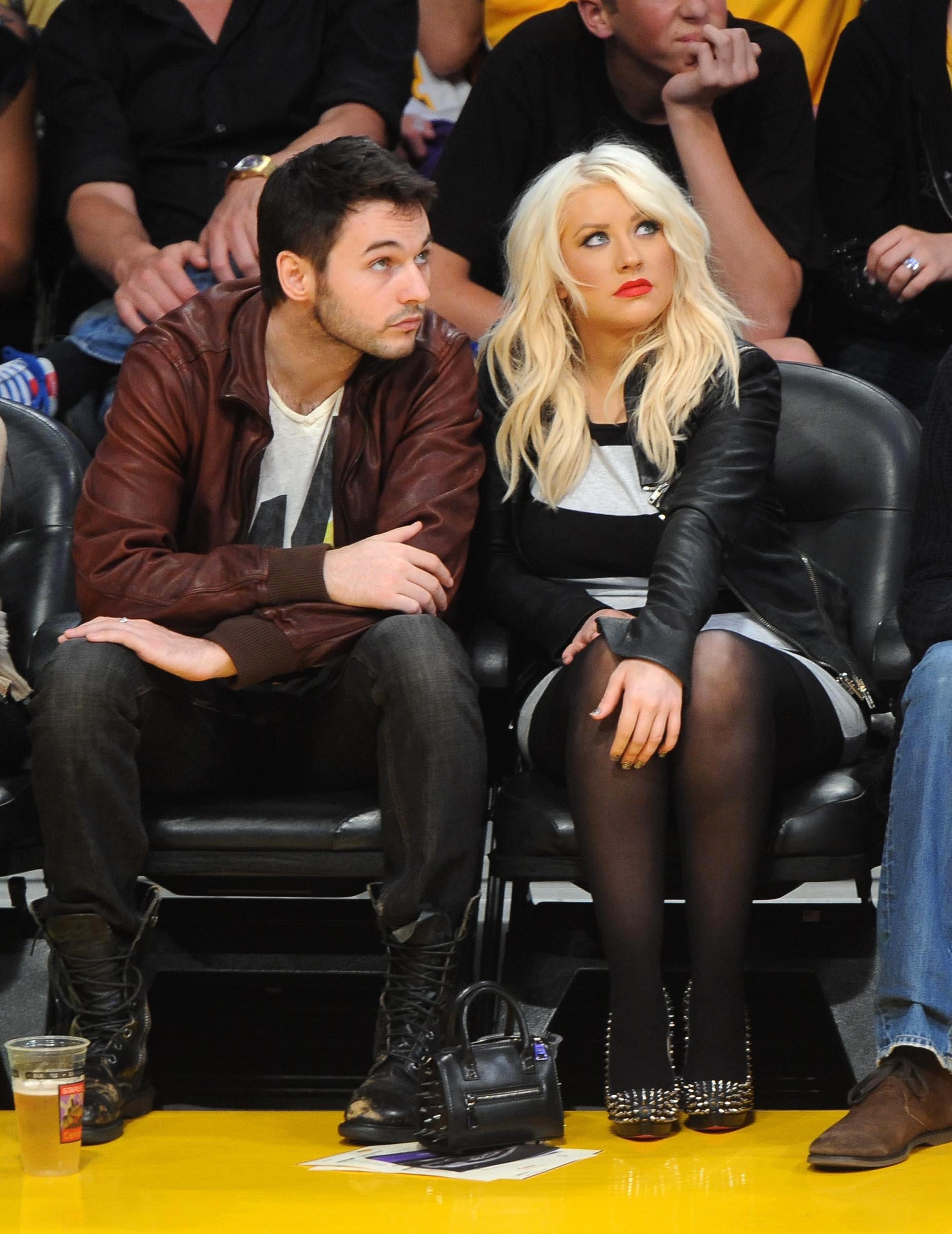 At_Lakers_vs_Oklahoma_City_Thunder_-_March_29_-_Christina_Aguilera_Daily_054.jpg At_Lakers_vs_Oklahoma_City_Thunder_-_March_29_-_Christina_Aguilera_Daily_054.jpg