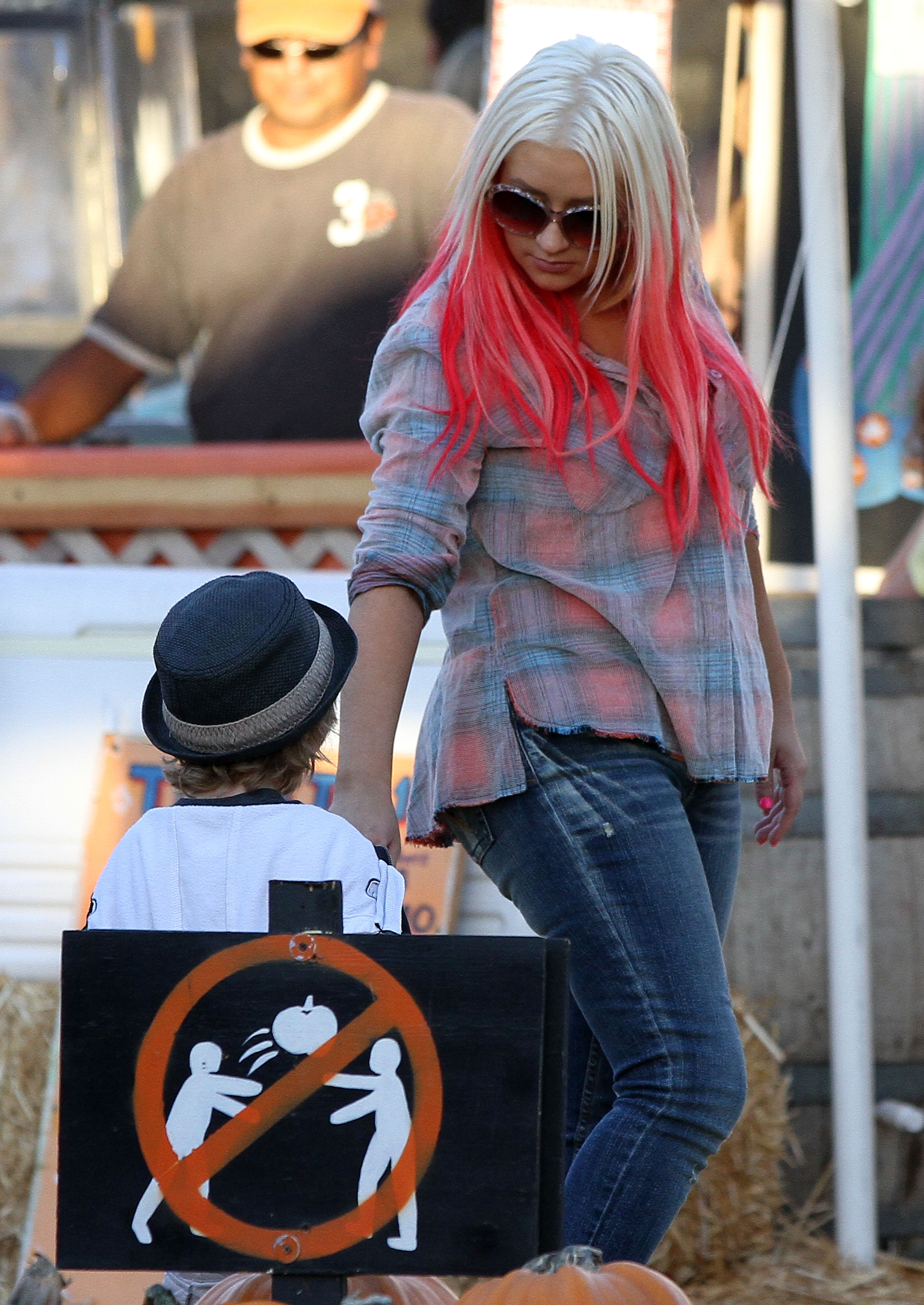 At_Mr__Bones_Pumpkin_Patch_In_West_Hollywood_With_Max_And_Matt_-_October_14_-_Christina_Aguilera_Daily_0188.jpg At_Mr__Bones_Pumpkin_Patch_In_West_Hollywood_With_Max_And_Matt_-_October_14_-_Christina_Aguilera_Daily_0188.jpg
