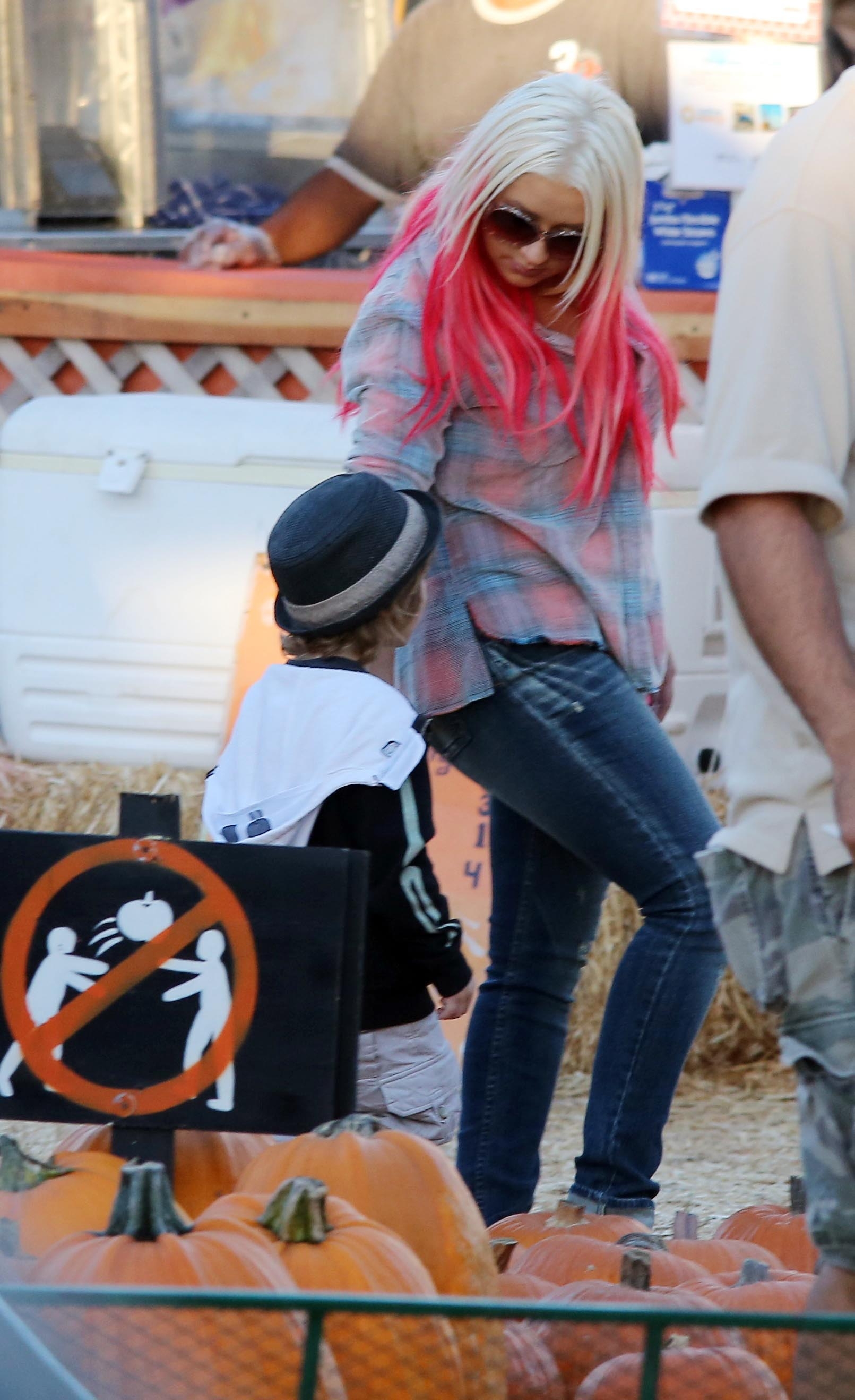 At_Mr__Bones_Pumpkin_Patch_In_West_Hollywood_With_Max_And_Matt_-_October_14_-_Christina_Aguilera_Daily_0288.jpg At_Mr__Bones_Pumpkin_Patch_In_West_Hollywood_With_Max_And_Matt_-_October_14_-_Christina_Aguilera_Daily_0288.jpg