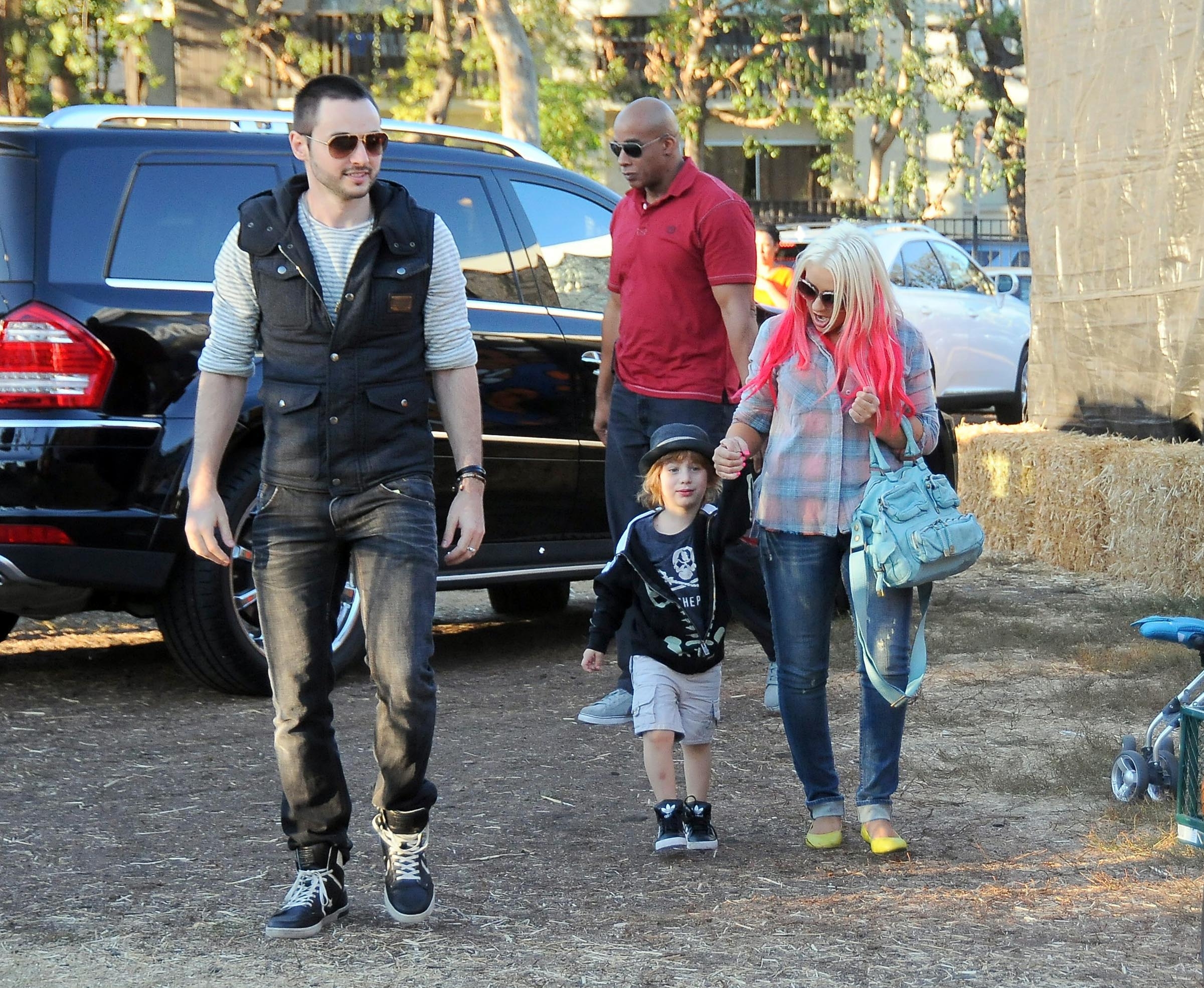 At_Mr__Bones_Pumpkin_Patch_In_West_Hollywood_With_Max_And_Matt_-_October_14_-_Christina_Aguilera_Daily_0303.jpg