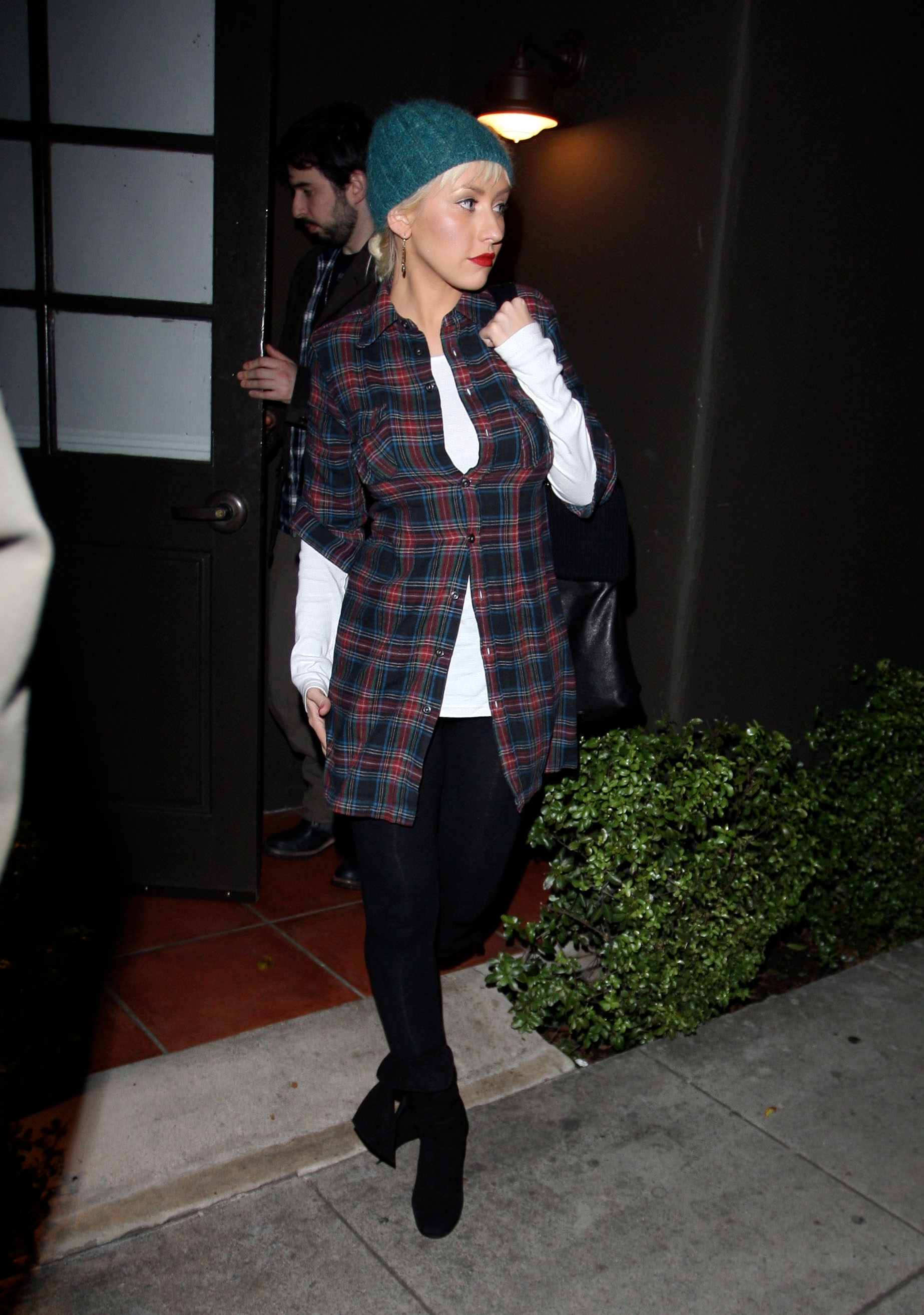 At_Osteria_Mozza_-_January_4_-_Christina_Aguilera_Daily_025.jpg