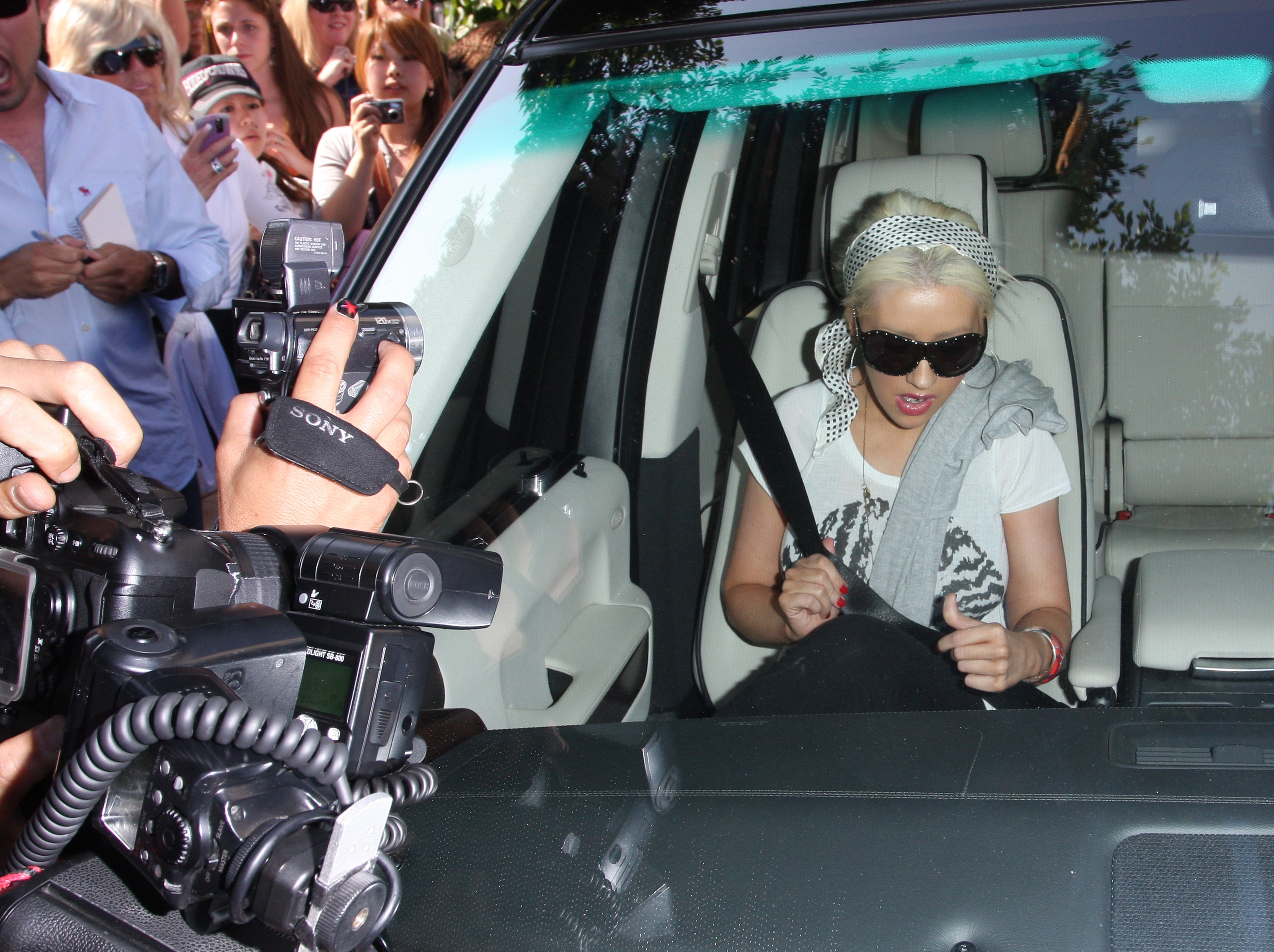 At_The_Ivy_-_June_27_-__Christina_Aguilera_Daily_09.jpg At_The_Ivy_-_June_27_-__Christina_Aguilera_Daily_09.jpg