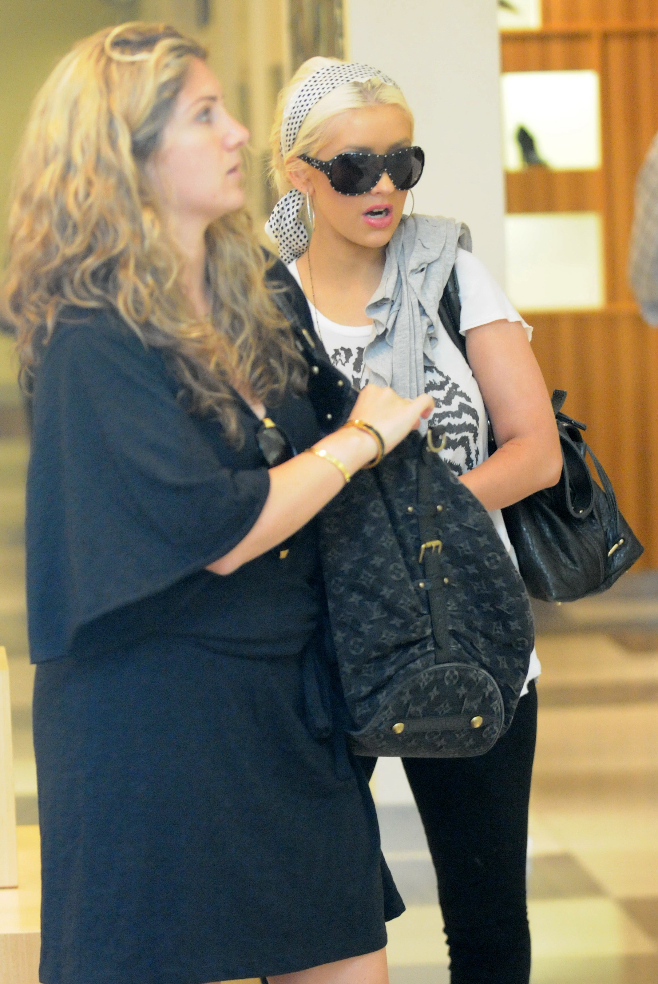 At_The_Ivy_-_June_27_-__Christina_Aguilera_Daily_63.jpg At_The_Ivy_-_June_27_-__Christina_Aguilera_Daily_63.jpg