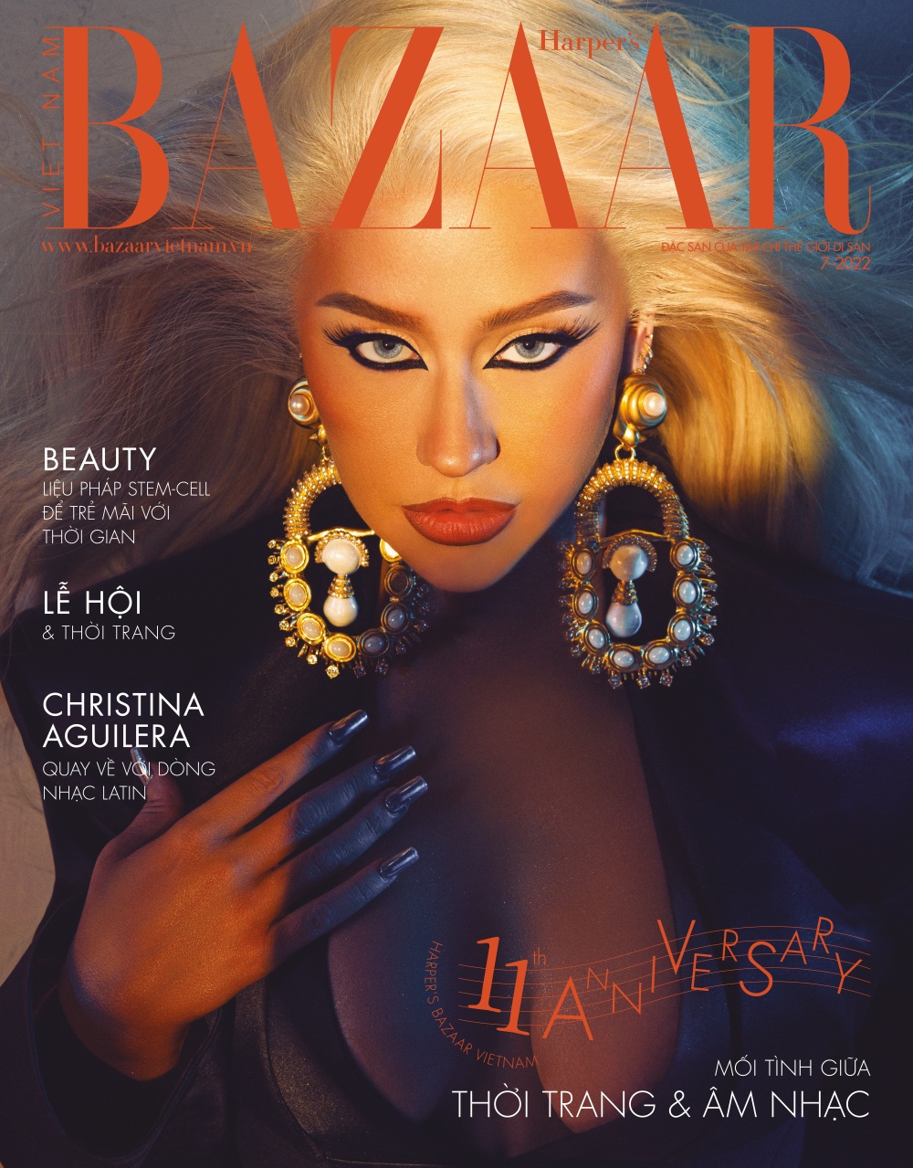 BZ_07_22_COVERFEATURE_Christina-Aguilera2.jpg