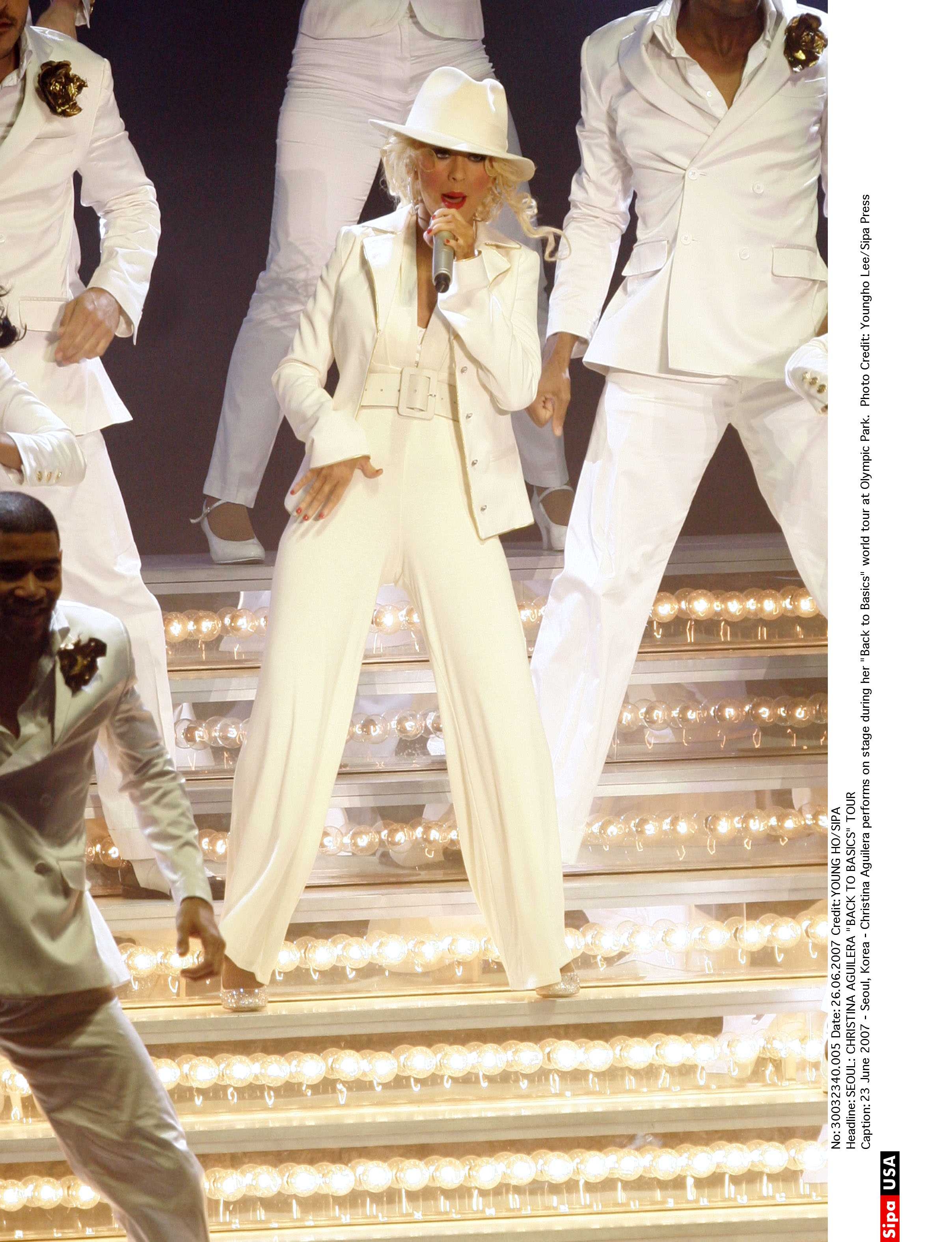 Back_to_Basics_Tour_in_Korea_-_June_23_-__Christina_Aguilera_Daily_05.jpg Back_to_Basics_Tour_in_Korea_-_June_23_-__Christina_Aguilera_Daily_05.jpg