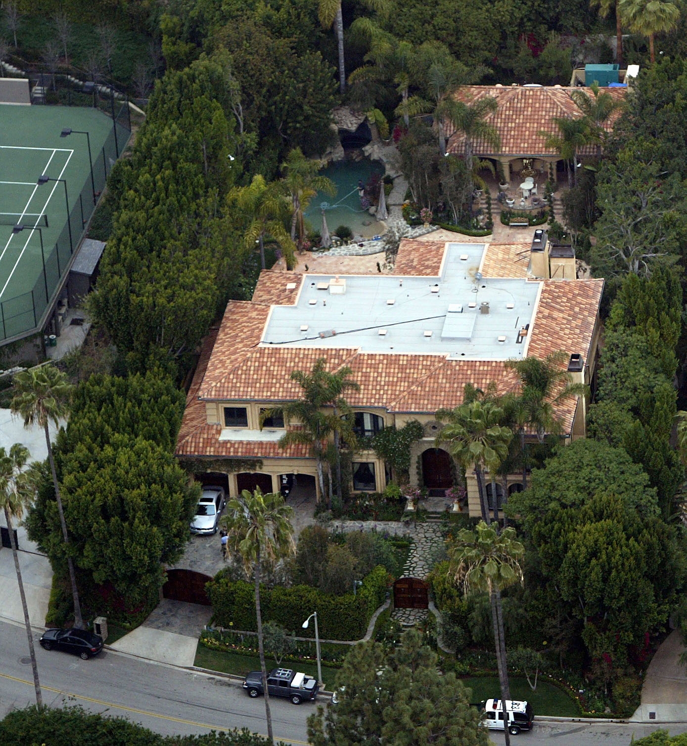 Beverly_Hills_Mansion_-__Christina_Aguilera_Daily_2.jpg