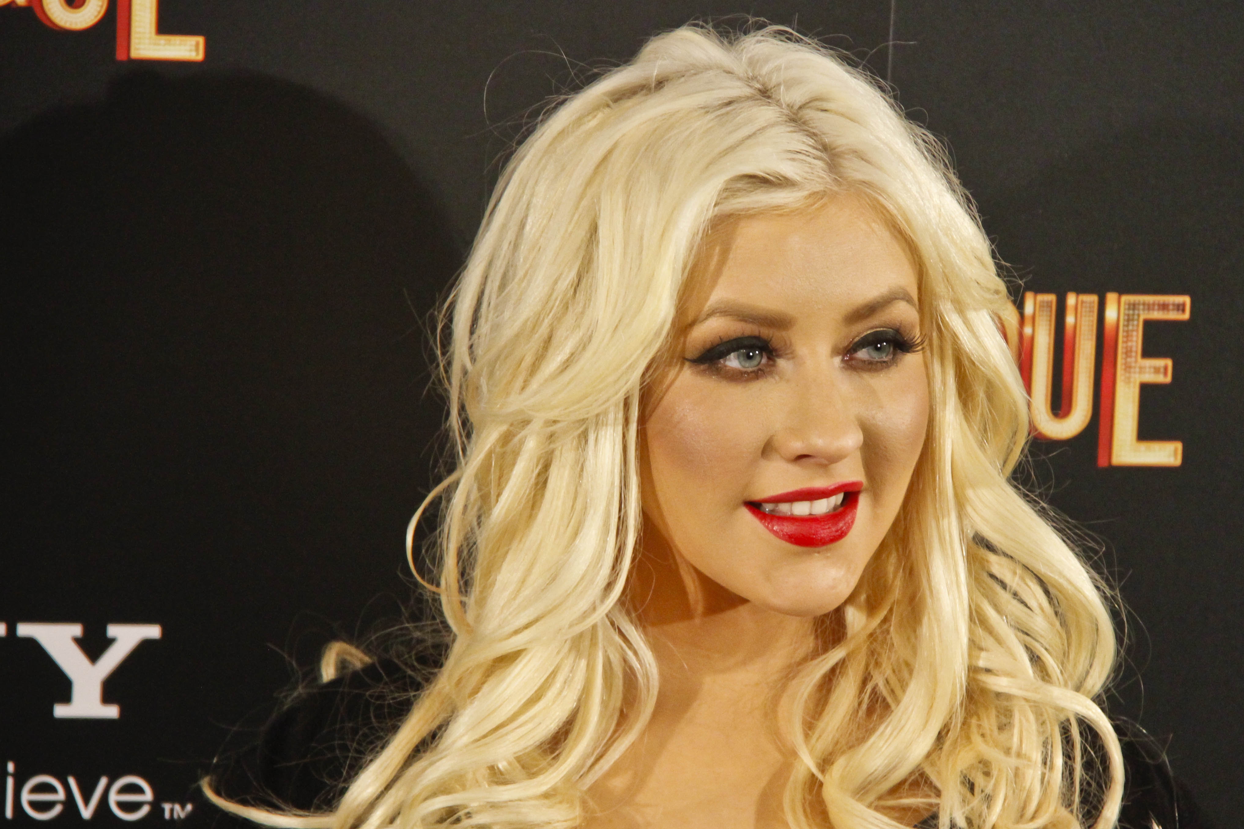Burlesque_premiere_at_Callao_cinema_in_Madrid2C_Spain_-_December_9_-_Christina_Aguilera_Daily_010.jpg