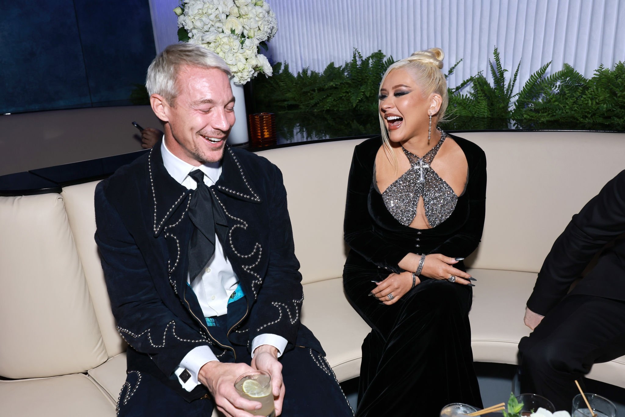 CA_-_Vanity_Fair_Oscar_Party_-_Inside_-_Christina_Aguilera_Daily_15~0.jpg CA_-_Vanity_Fair_Oscar_Party_-_Inside_-_Christina_Aguilera_Daily_15~0.jpg