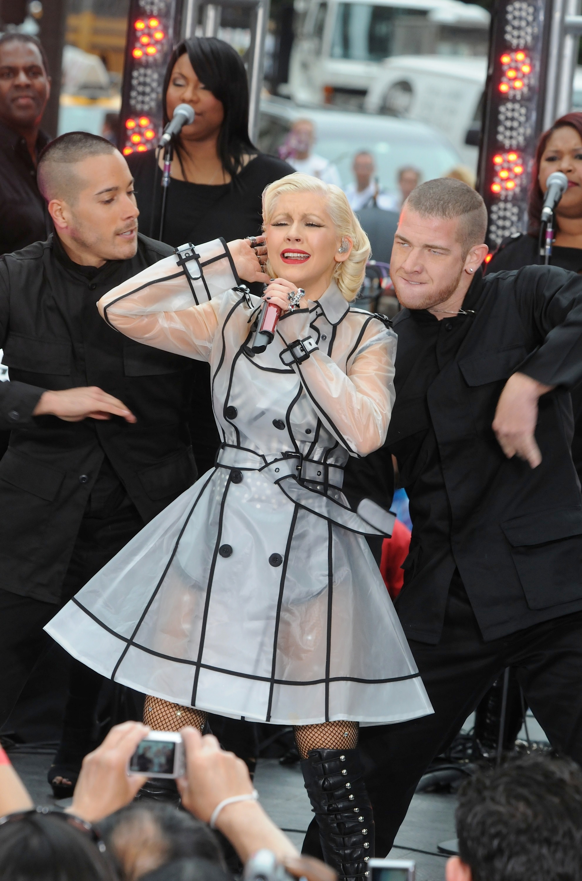 CBS__The_Early_Show_-_June_9_-_Christina_Aguilera_Daily_00015.jpg