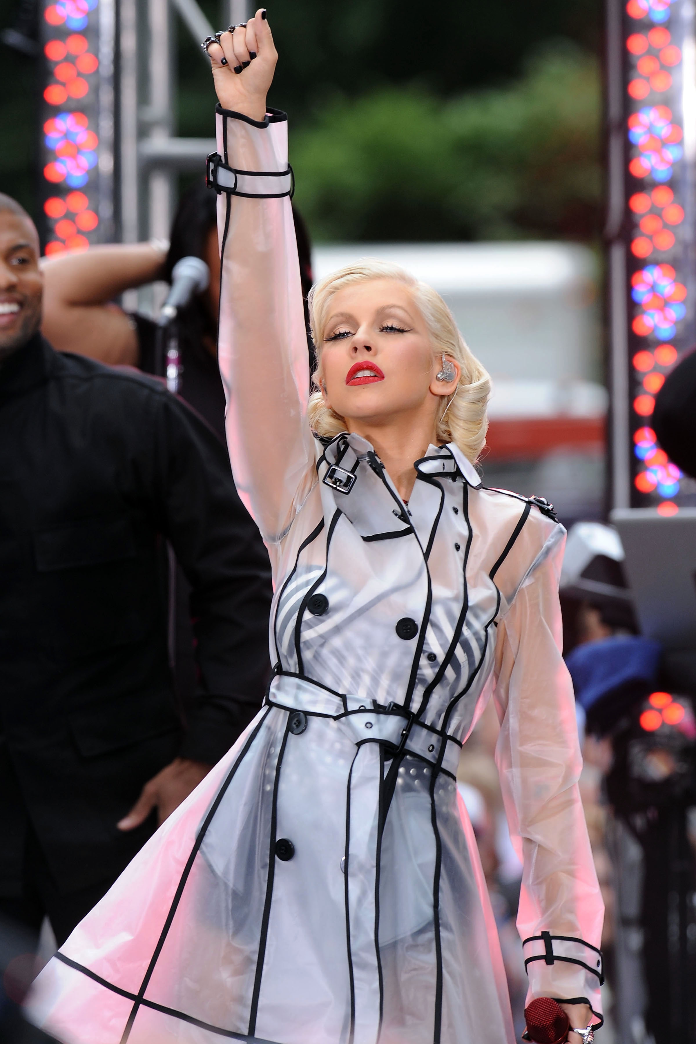 CBS__The_Early_Show_-_June_9_-_Christina_Aguilera_Daily_00305.jpg