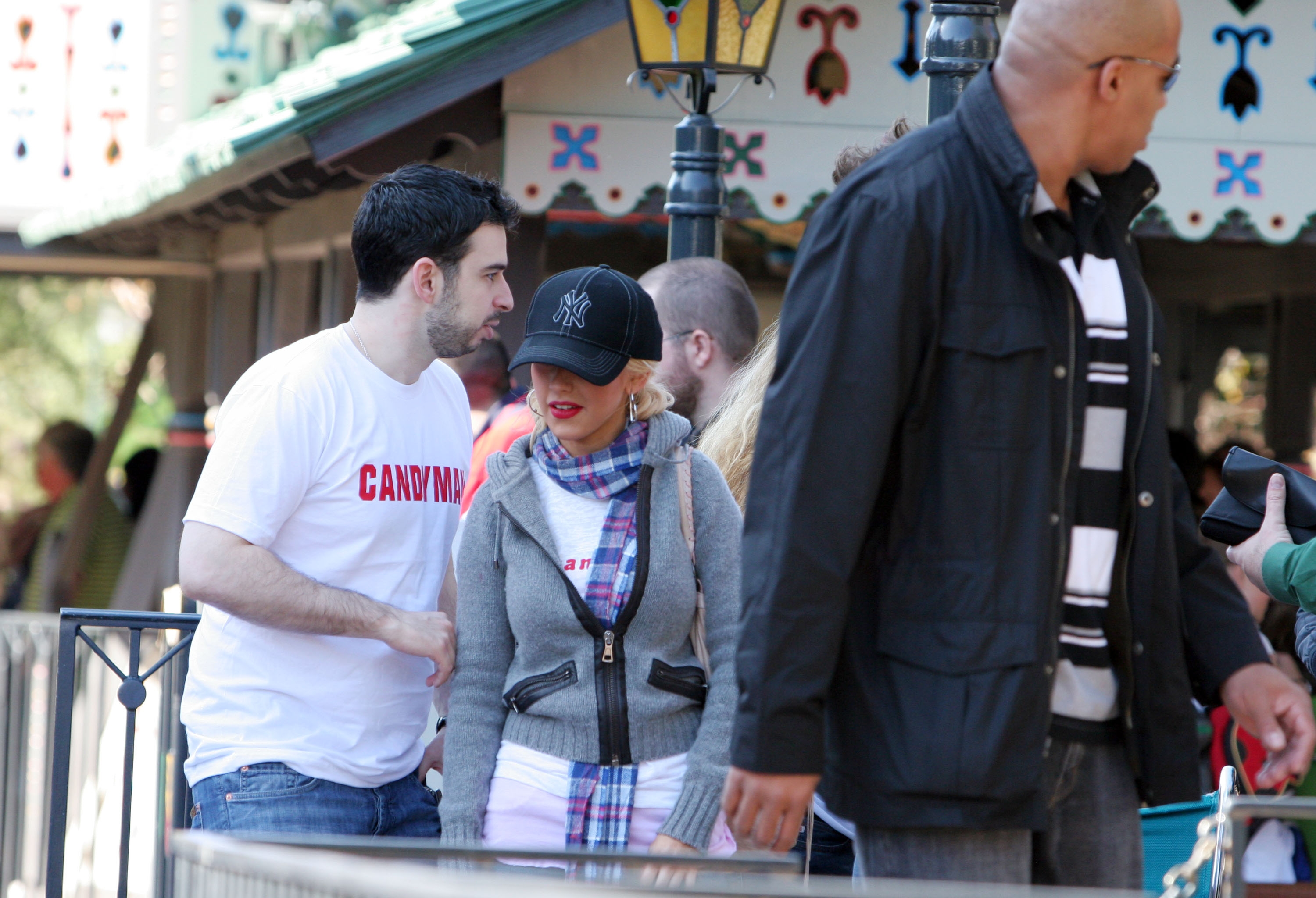 Celebrating_Valentine_s_Day_At_Disneyland_-_February_14_-__Christina_Aguilera_Daily_04.jpg