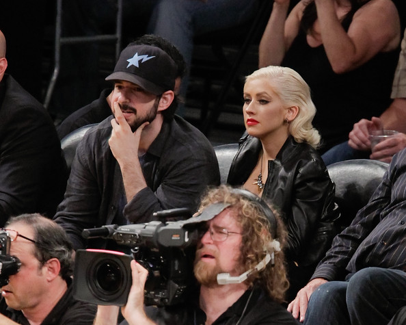 Celebrities_At_The_Lakers_Game_XLSYCw3ZEGul.jpg Celebrities_At_The_Lakers_Game_XLSYCw3ZEGul.jpg