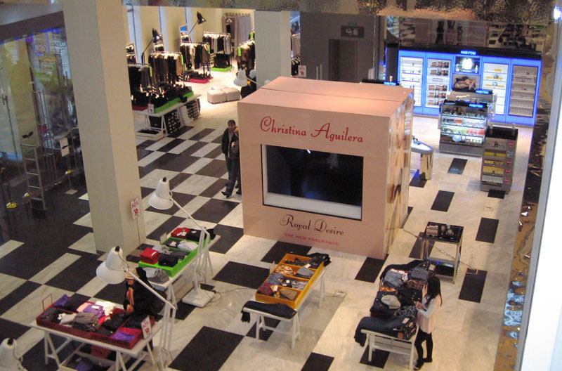 ChristinaAguilera-EyeCnady-Moscow.jpg ChristinaAguilera-EyeCnady-Moscow.jpg