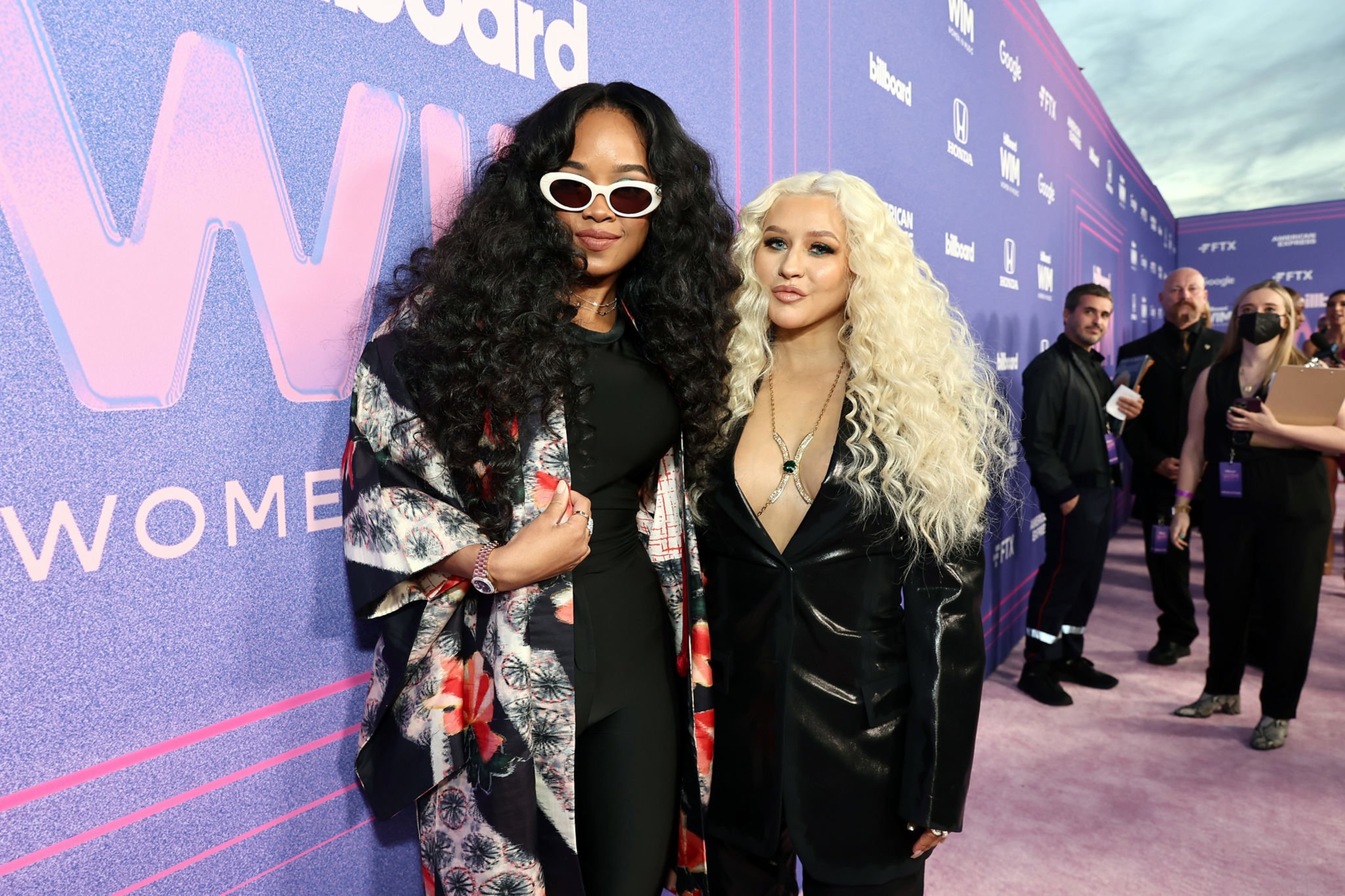 Christina_Aguilera_-_Billboard_Women_In_Music_-_Xtina_Daily_0004.jpg Christina_Aguilera_-_Billboard_Women_In_Music_-_Xtina_Daily_0004.jpg