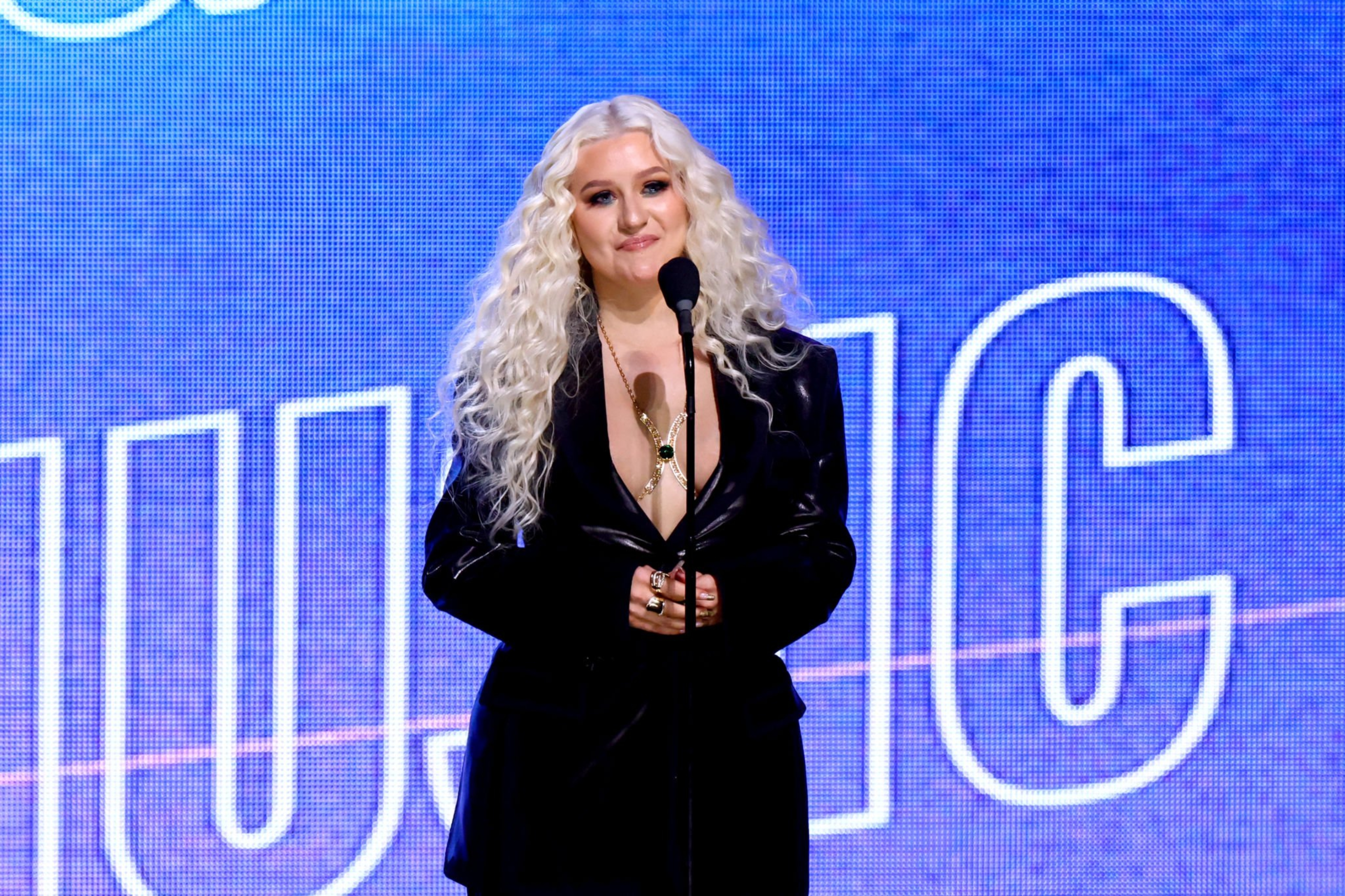 Christina_Aguilera_-_Billboard_Women_In_Music_Speech_-_Xtina_Daily_0014.jpg