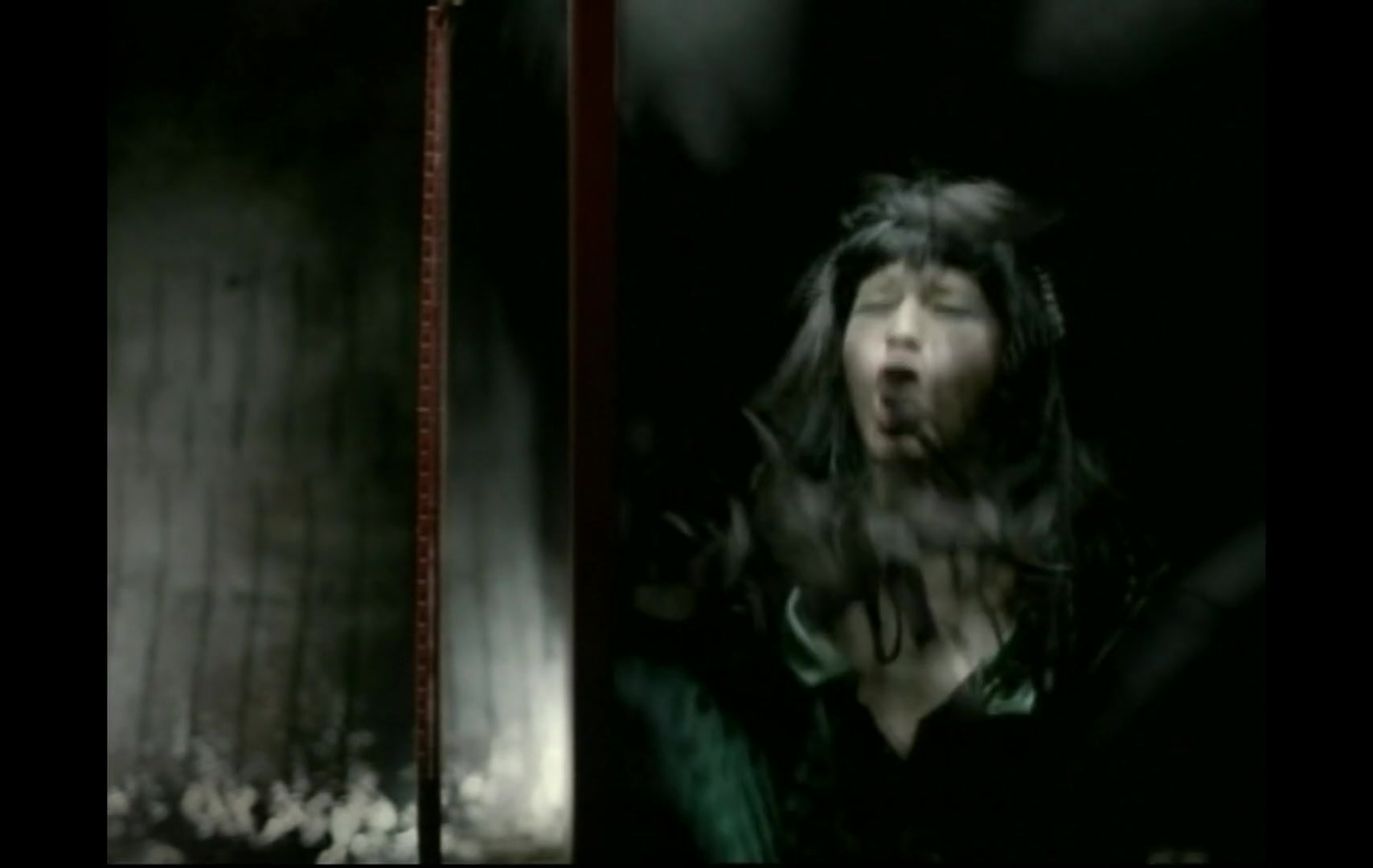 Christina_Aguilera_-_Fighter_5BVEVO_HD_1080p5D_043.jpg