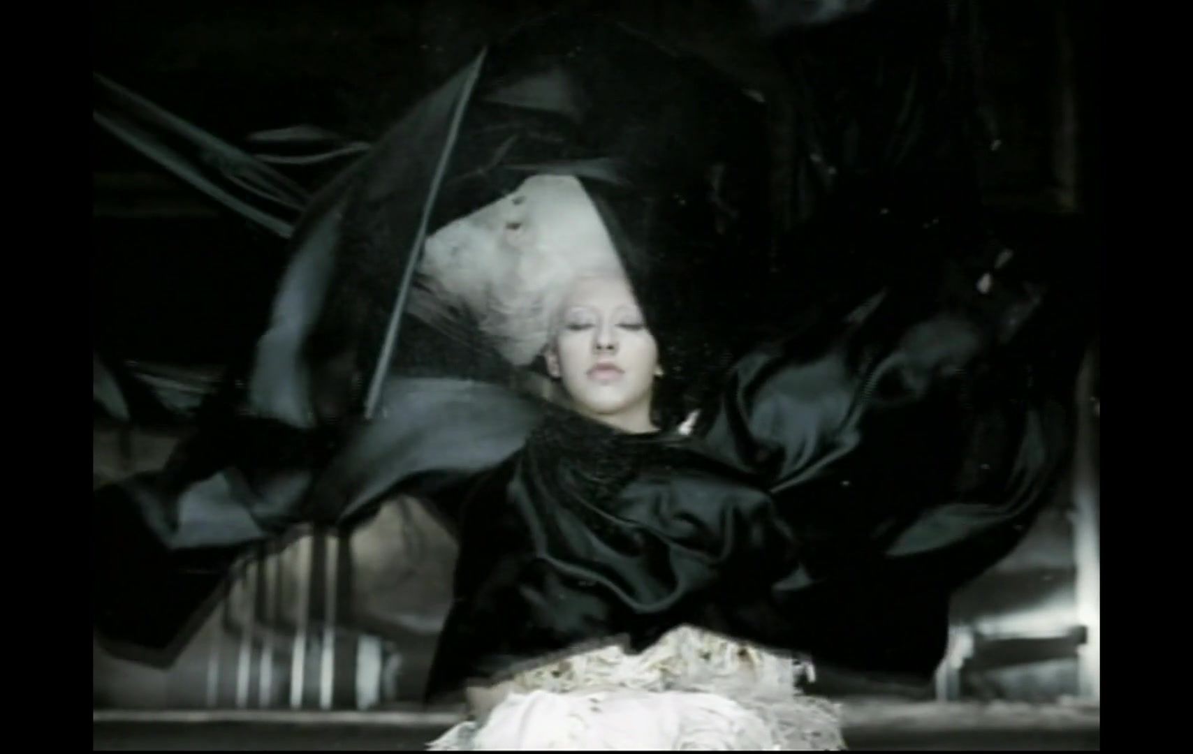 Christina_Aguilera_-_Fighter_5BVEVO_HD_1080p5D_121.jpg