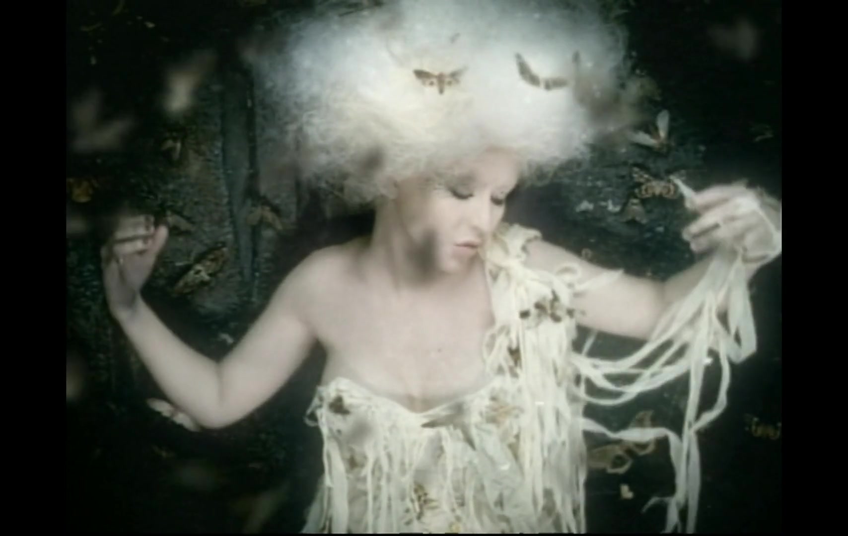 Christina_Aguilera_-_Fighter_5BVEVO_HD_1080p5D_137.jpg