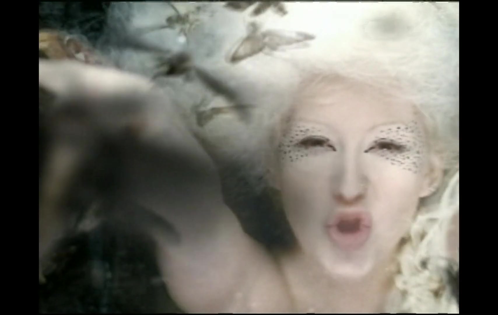 Christina_Aguilera_-_Fighter_5BVEVO_HD_1080p5D_148.jpg