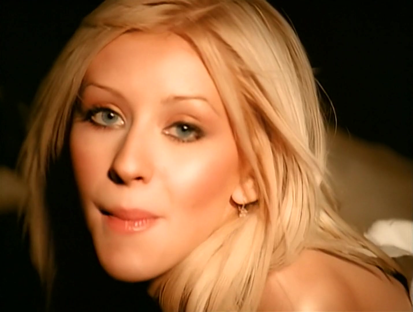 Christina_Aguilera_-_Genio_Atrapado_HD_150.jpg Christina_Aguilera_-_Genio_Atrapado_HD_150.jpg