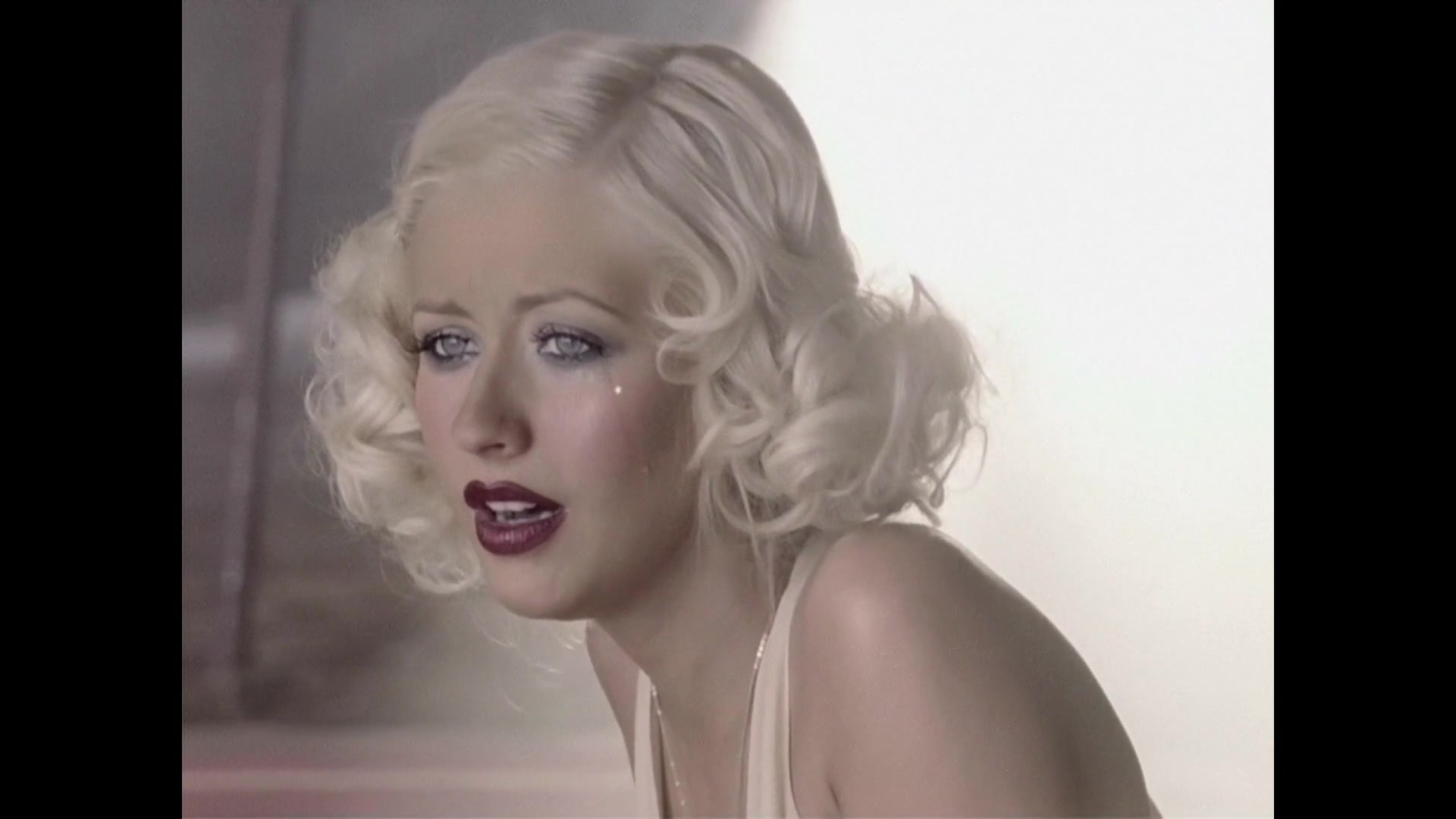 Christina_Aguilera_-_Hurt_HD_111.jpg