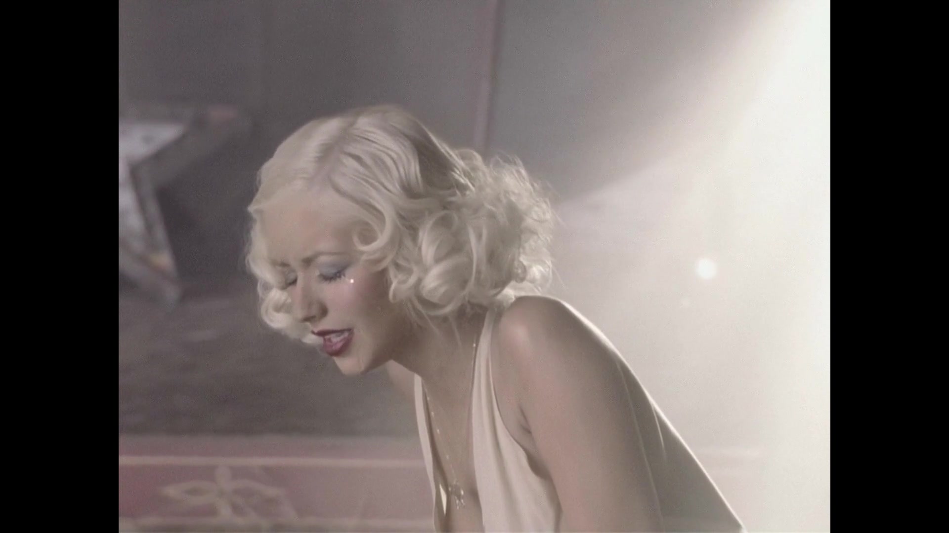 Christina_Aguilera_-_Hurt_HD_114.jpg