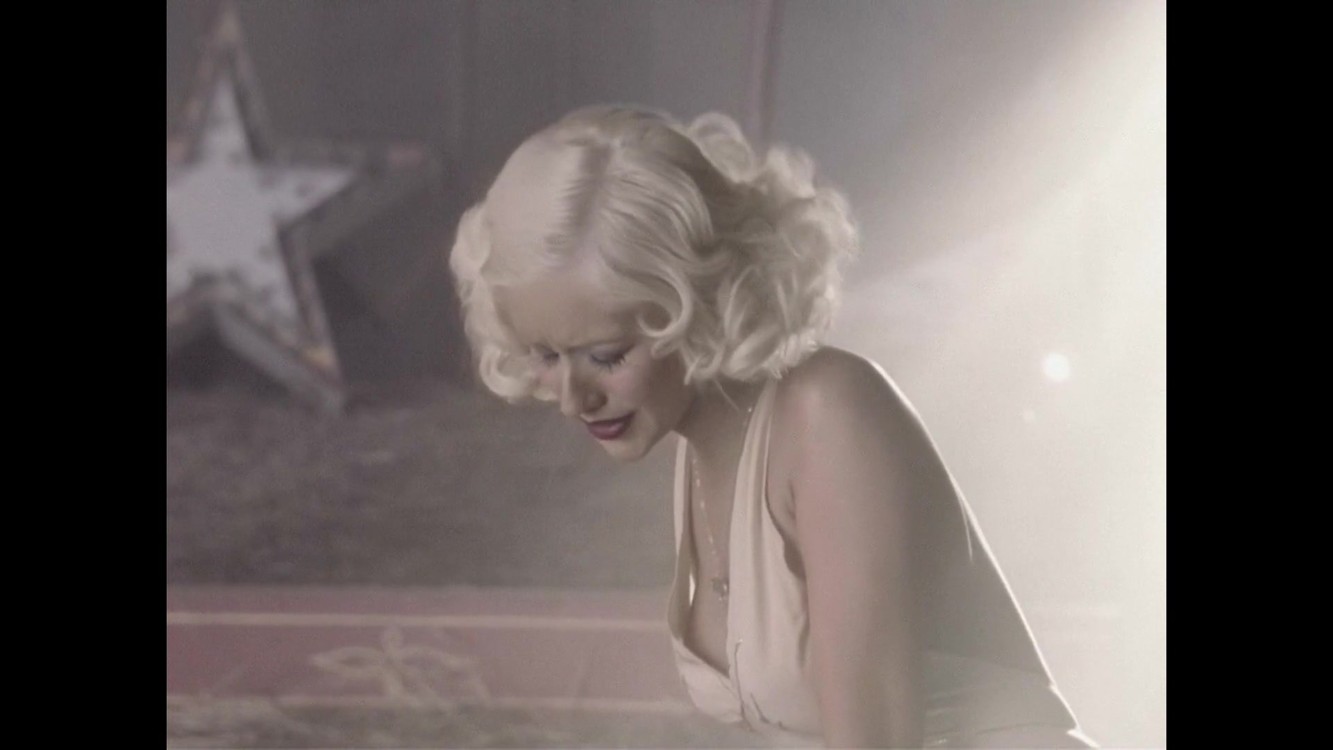 Christina_Aguilera_-_Hurt_HD_115.jpg