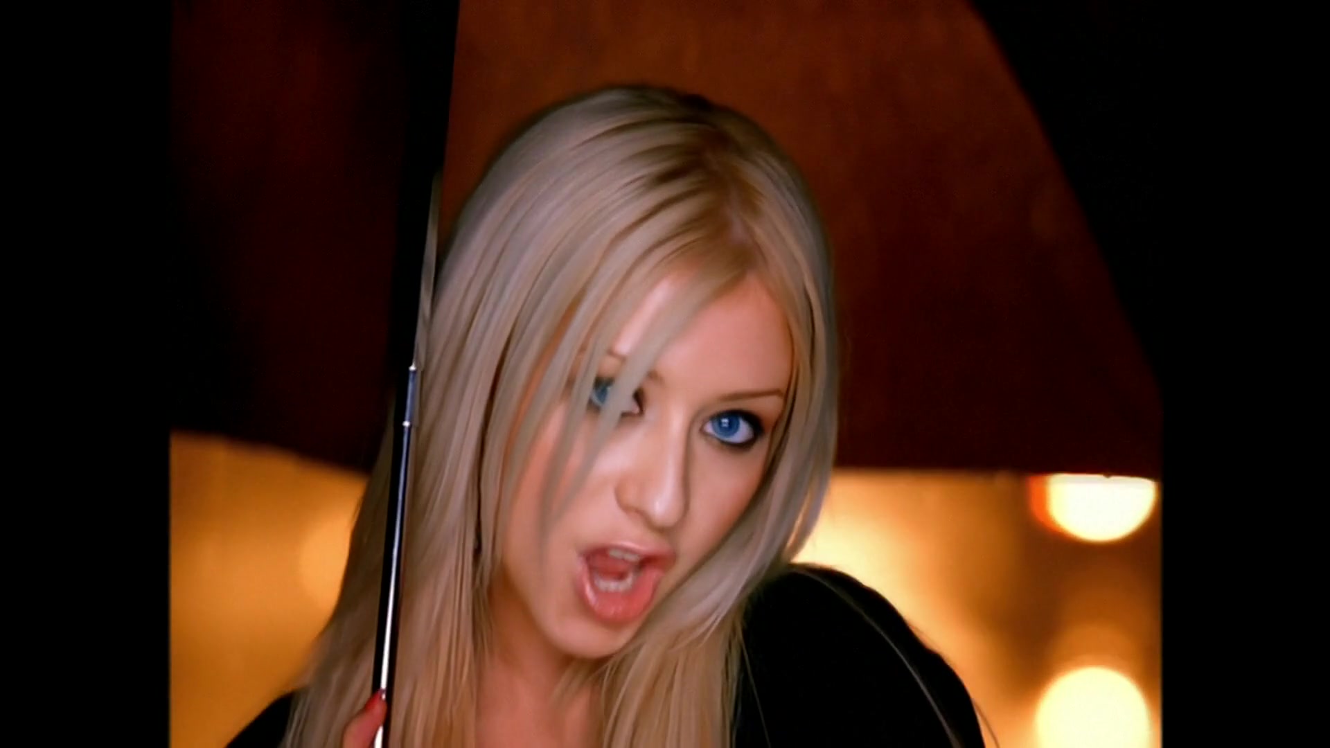 Christina_Aguilera_-_I_Turn_To_You_HD_047.jpg
