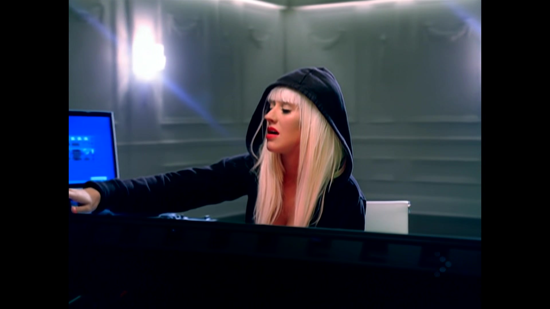 Christina_Aguilera_-_Keeps_Getting_Better_042.jpg Christina_Aguilera_-_Keeps_Getting_Better_042.jpg