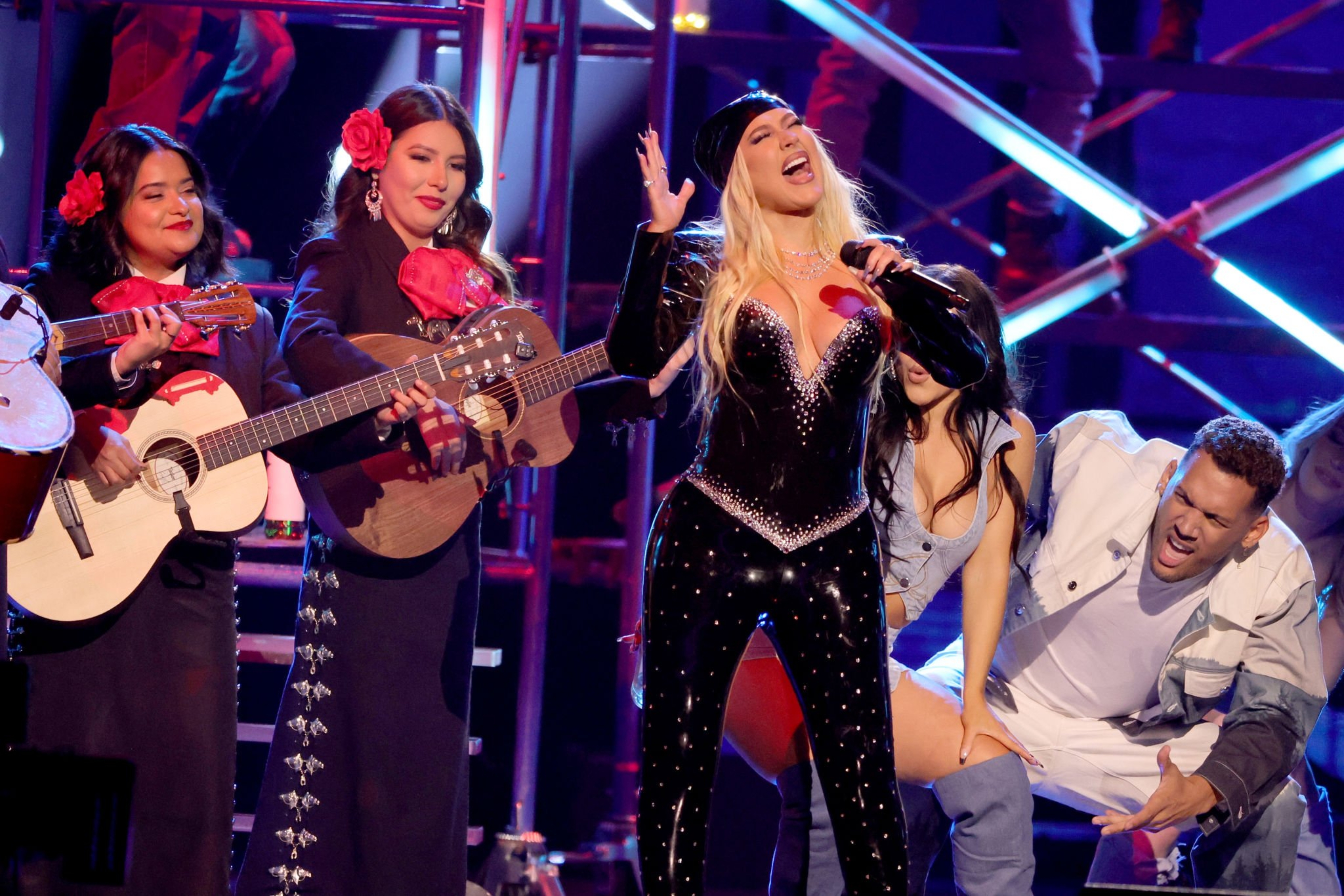 Christina_Aguilera_-_Latin_Grammys_2022_-_Performance_with_Christian_Nodal_-_XtinaDaily_044.jpg Christina_Aguilera_-_Latin_Grammys_2022_-_Performance_with_Christian_Nodal_-_XtinaDaily_044.jpg