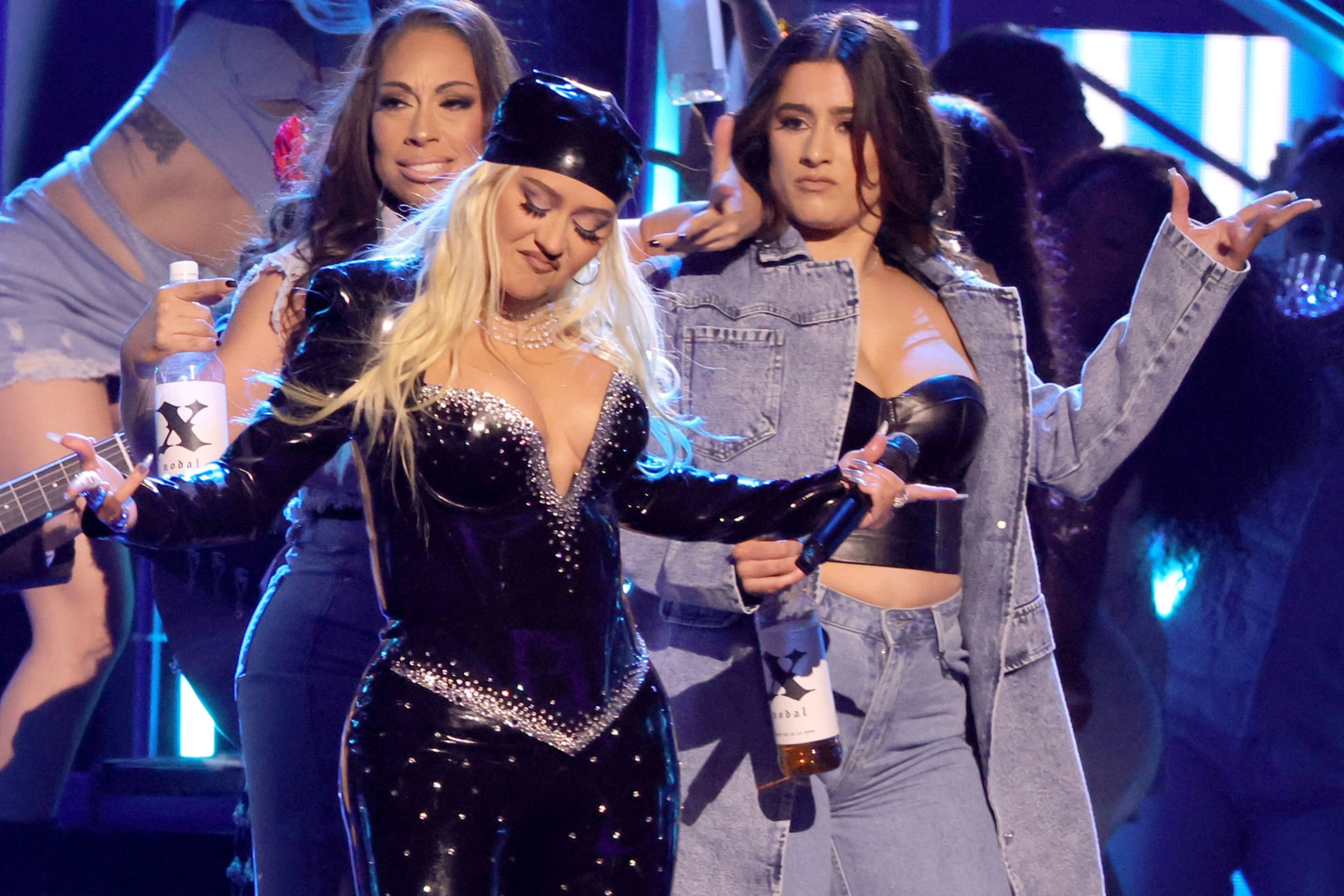 Christina_Aguilera_-_Latin_Grammys_2022_-_Performance_with_Christian_Nodal_-_XtinaDaily_092.jpg Christina_Aguilera_-_Latin_Grammys_2022_-_Performance_with_Christian_Nodal_-_XtinaDaily_092.jpg