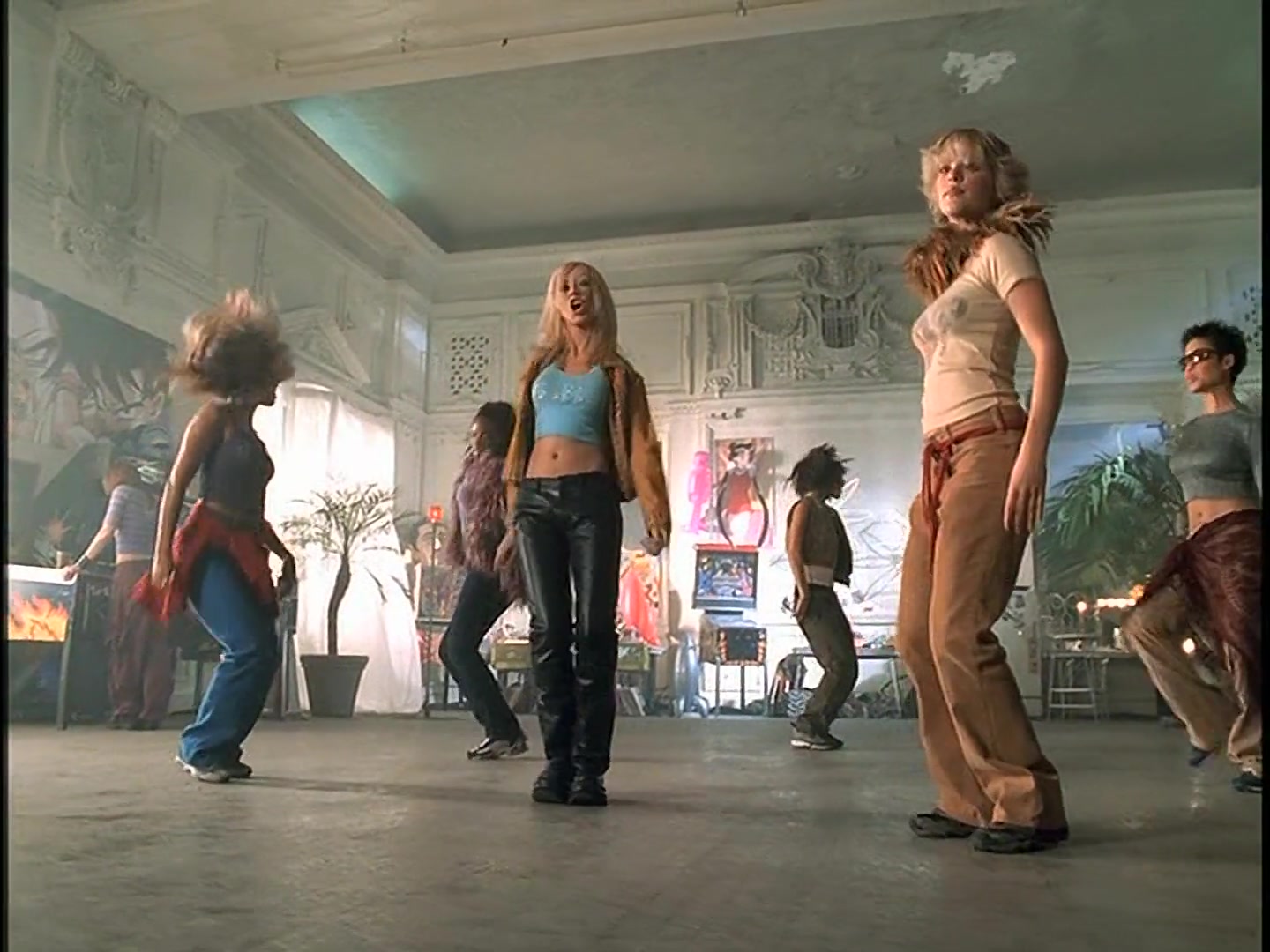 Christina_Aguilera_-_What_a_Girls_Wants_HD_026.jpg Christina_Aguilera_-_What_a_Girls_Wants_HD_026.jpg