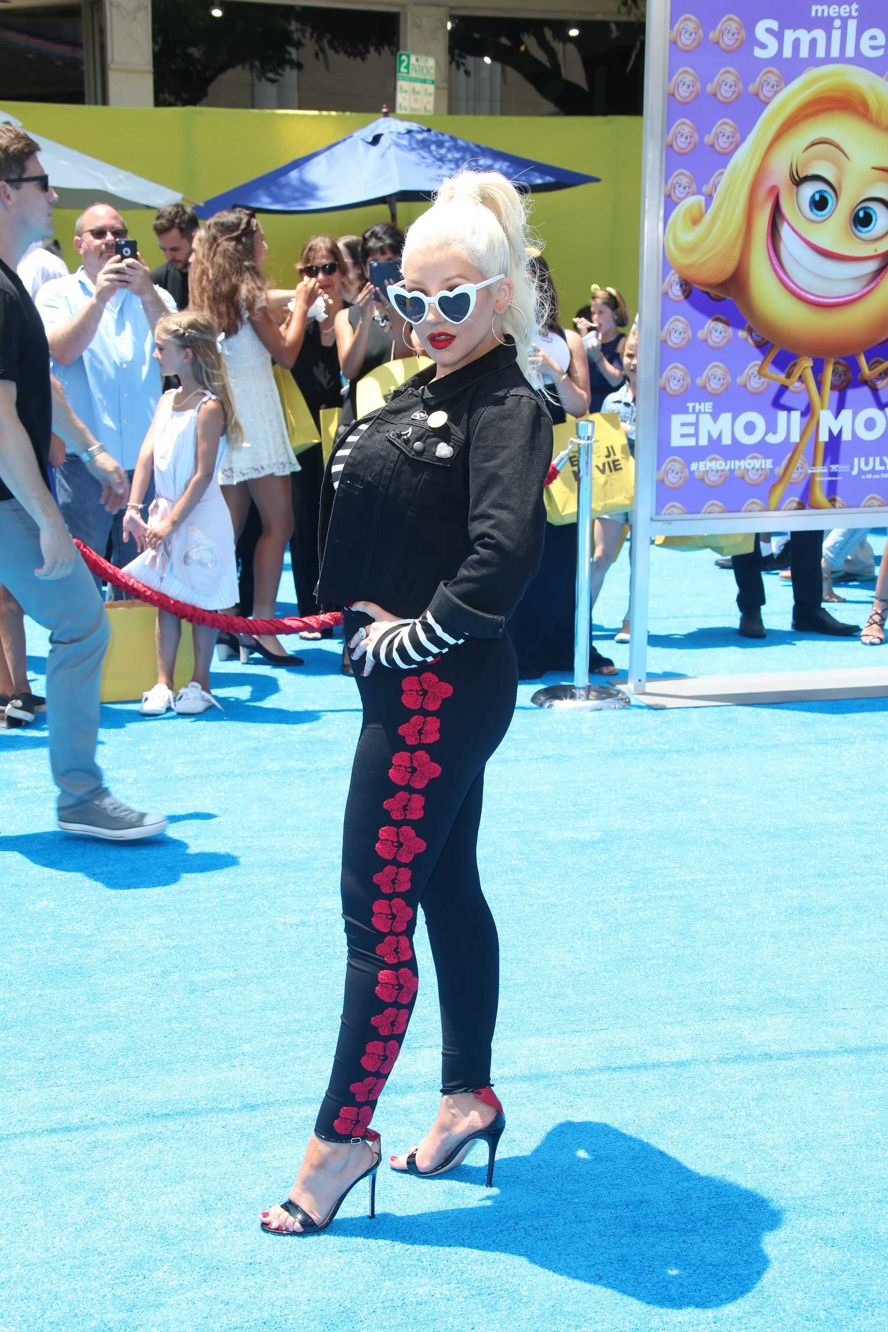 Christina_Aguilera_-__Emoji__Premiere_in_Los_Angeles_on_July_23-06.jpg Christina_Aguilera_-__Emoji__Premiere_in_Los_Angeles_on_July_23-06.jpg