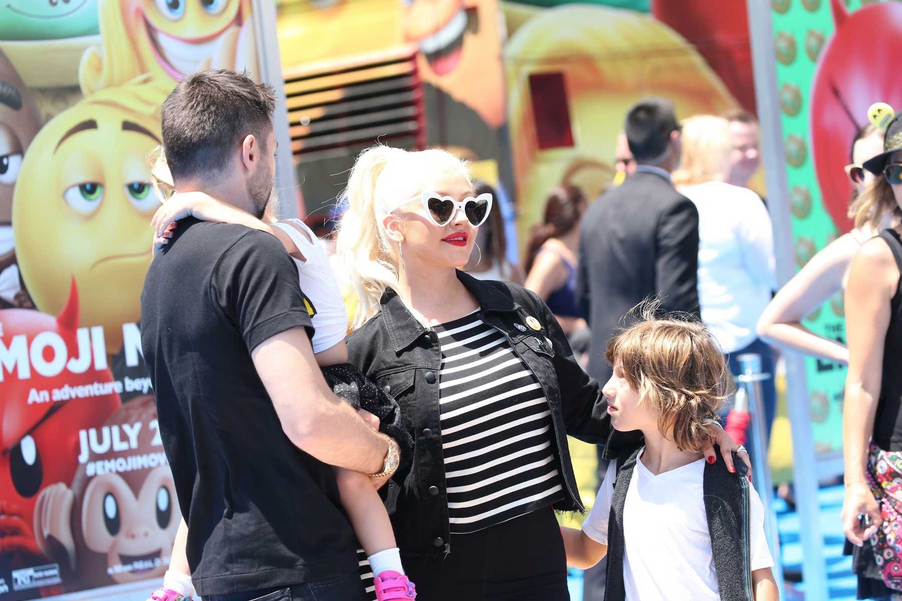 Christina_Aguilera_-__Emoji__Premiere_in_Los_Angeles_on_July_23-09.jpg Christina_Aguilera_-__Emoji__Premiere_in_Los_Angeles_on_July_23-09.jpg