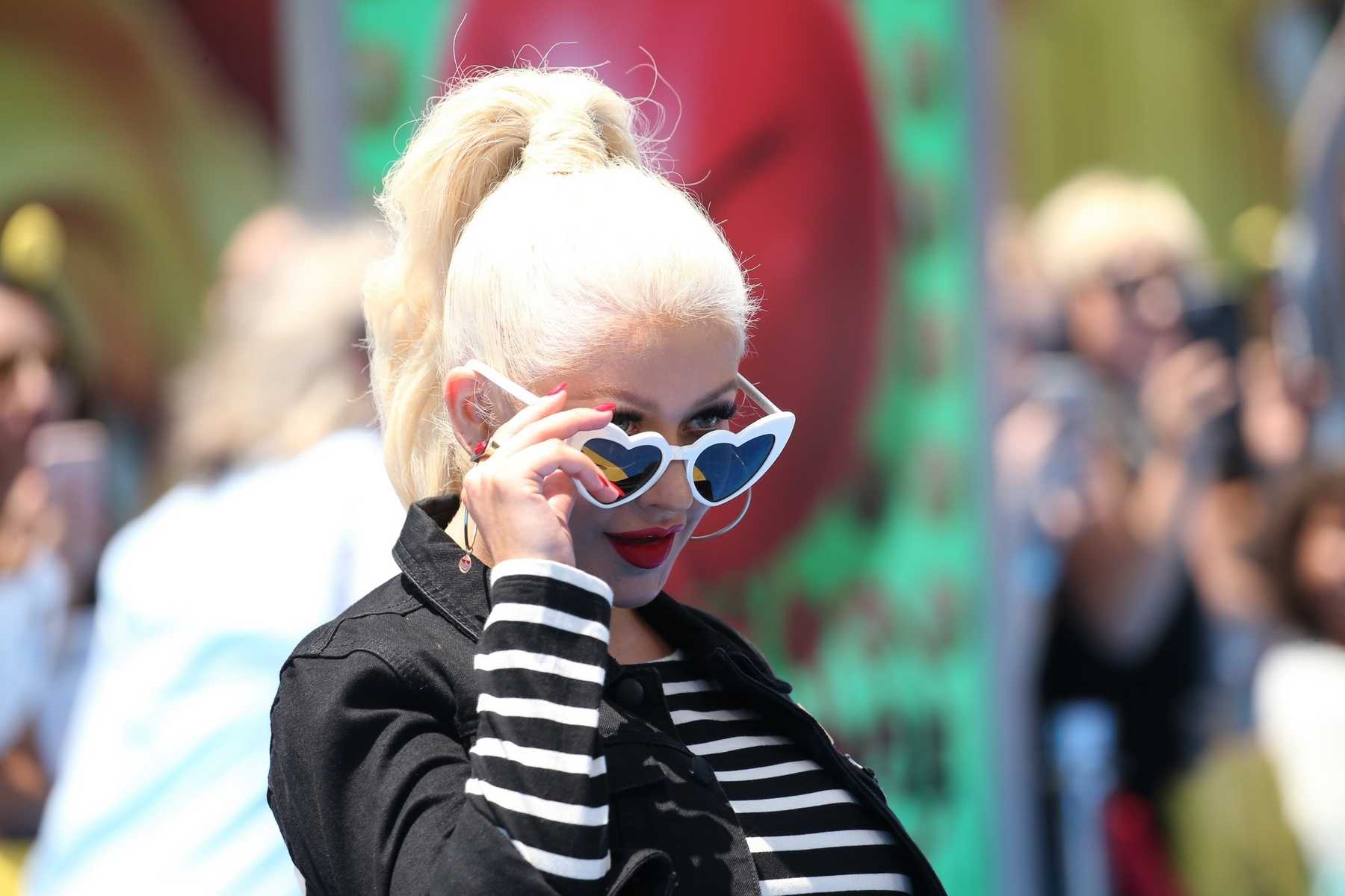 Christina_Aguilera_-__Emoji__Premiere_in_Los_Angeles_on_July_23-13.jpg Christina_Aguilera_-__Emoji__Premiere_in_Los_Angeles_on_July_23-13.jpg